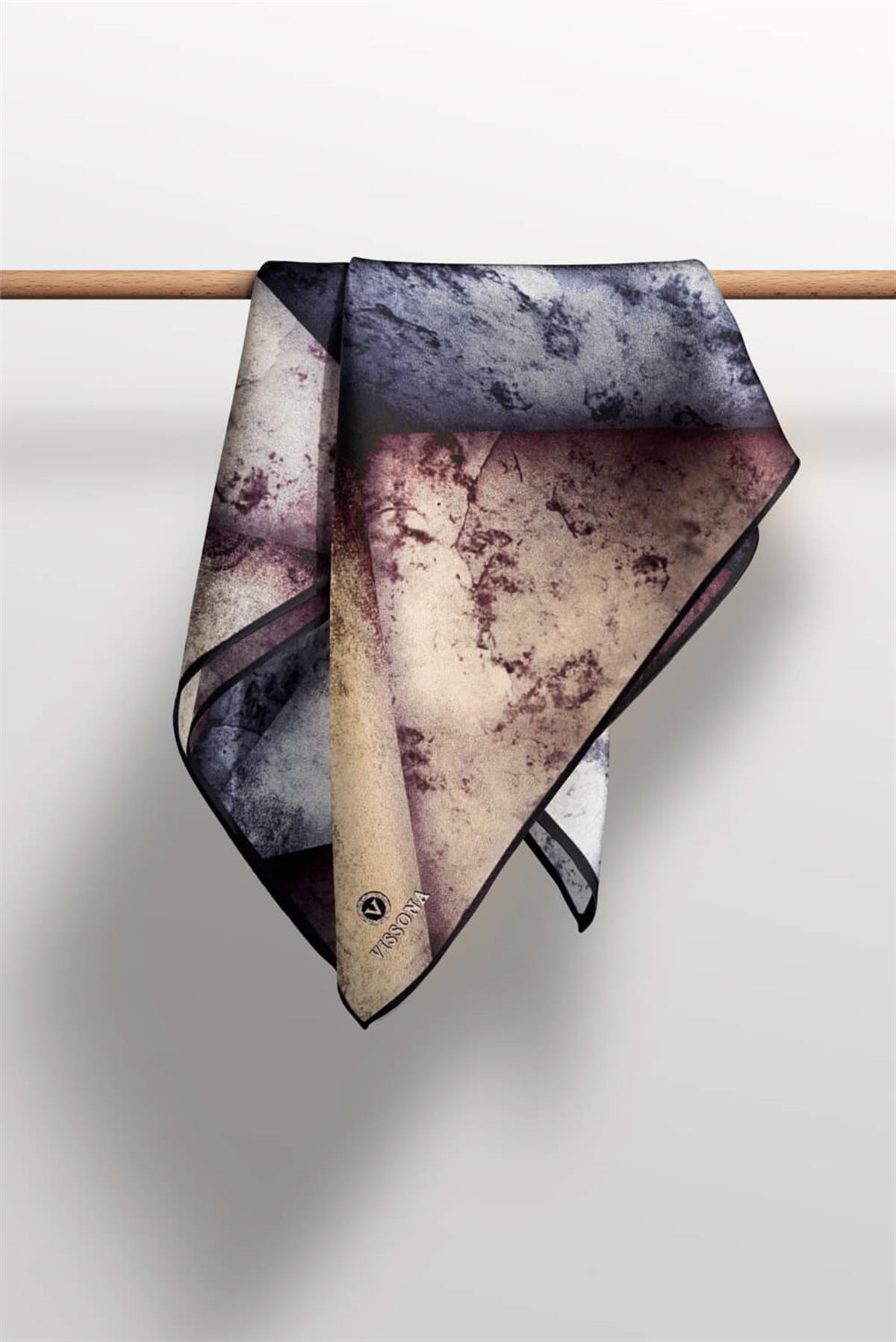 %100 Twill İpek Dokulu Ve Geometrik Desenli Bej - Gri Renkli 90x90 Eşarp Dikim Şekli : El Dikişi