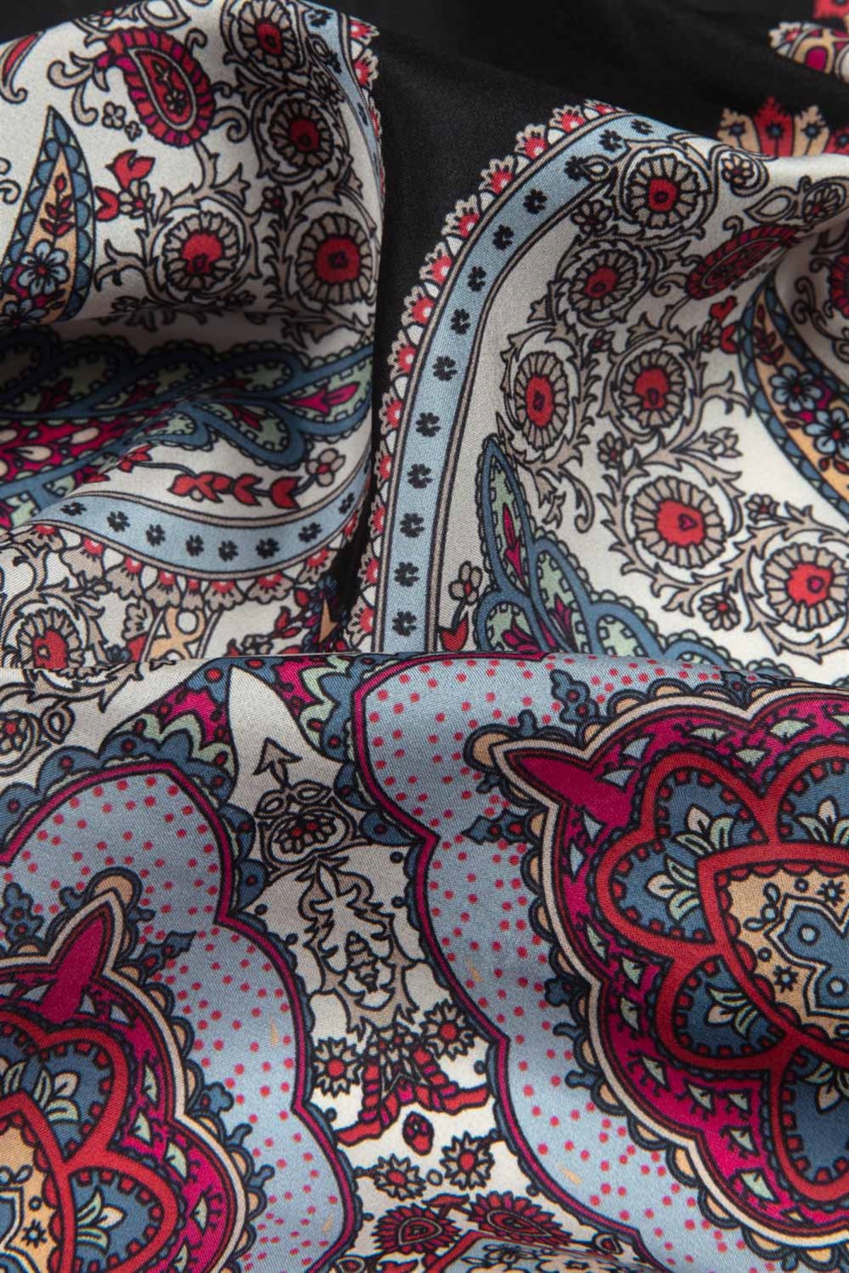 100% İpek Etro Desenli Siyah Renkli 92x210 Şal