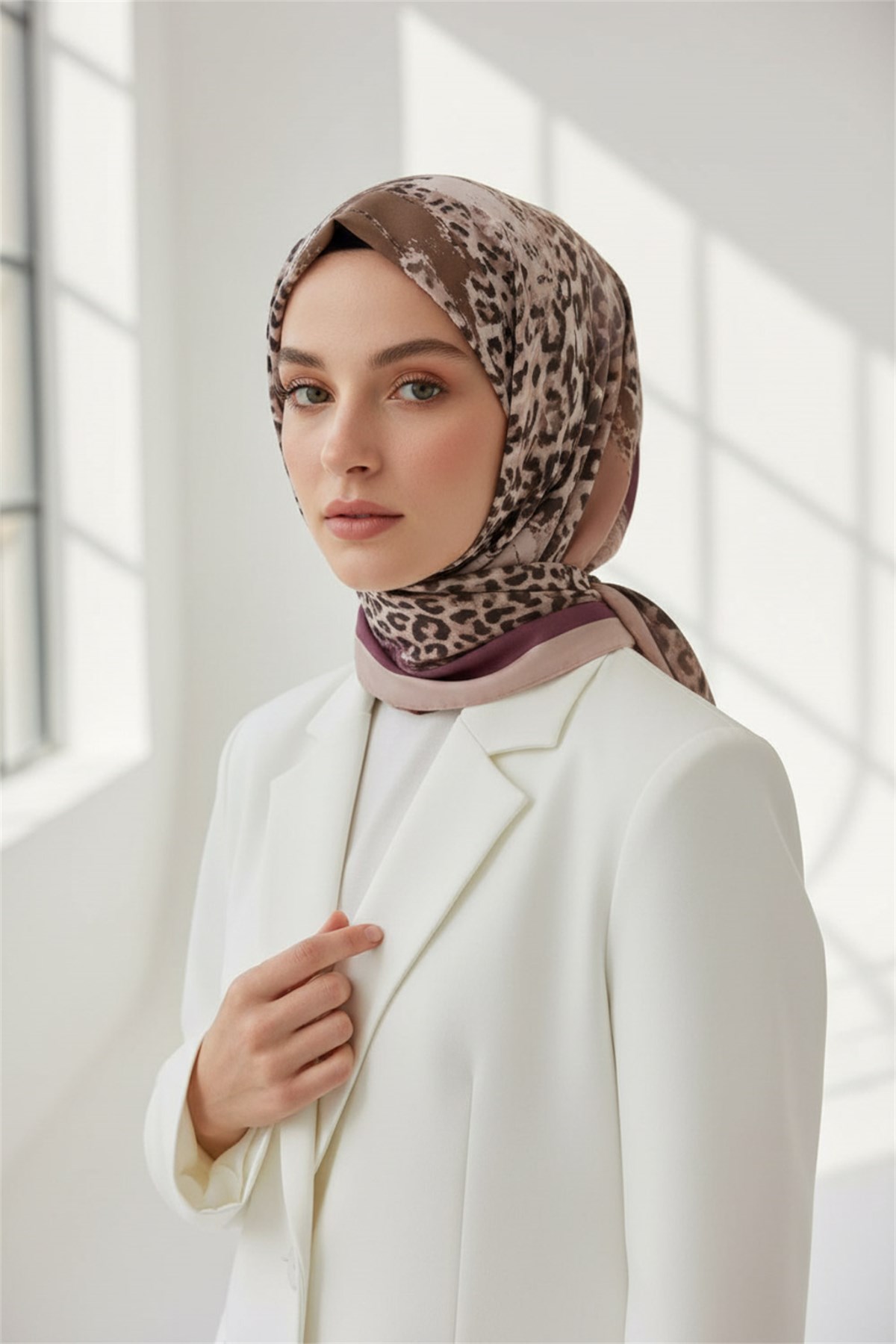 KREP LEOPAR DESENLİ BEJ - SÜTLÜKAHVE RENKLİ 75X195 KIRIŞMAZ ŞAL