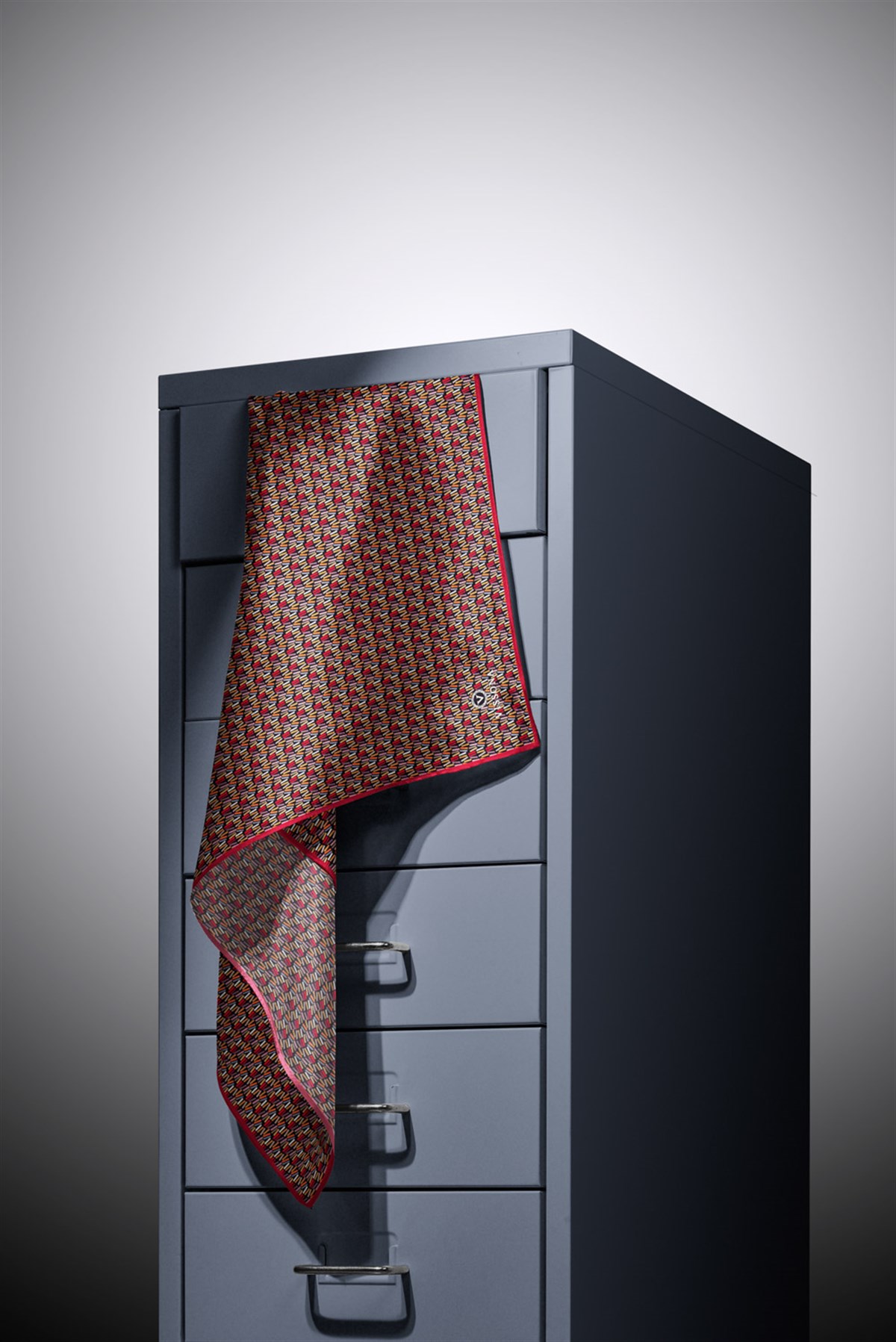 %100 Twill İpek Çizgi Desenli Siyah - Bordo Renkli 90x90 Eşarp Dikim Şekli : El Dikişi