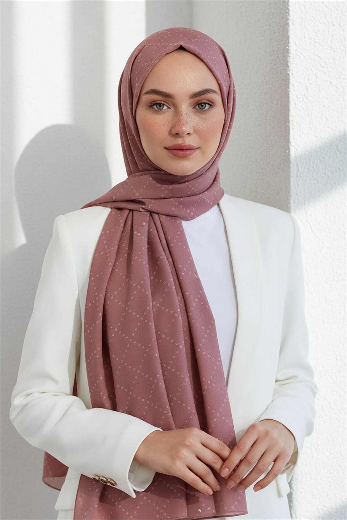 KREP V DESENLİ GÜL KURUSU RENKLİ 75X195 KIRIŞMAZ ŞAL