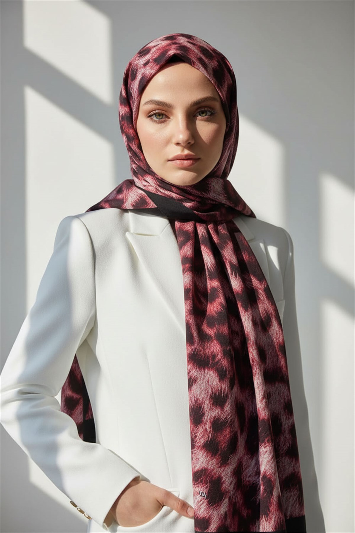 KREP LEOPAR DESENLİ BORDO - SİYAH RENKLİ 75X195 KIRIŞMAZ ŞAL