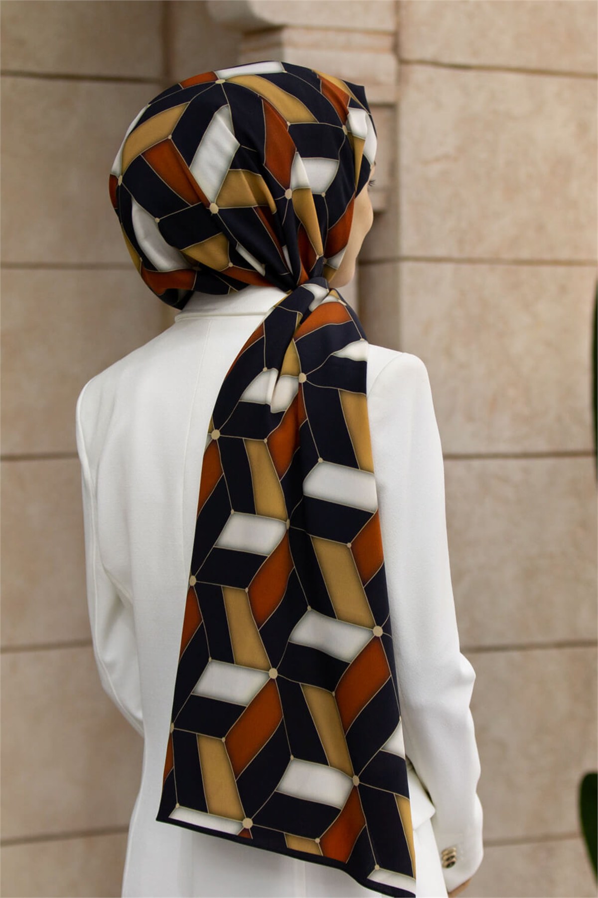 KREP GEOMETRİK DESENLİ GOLD RENKLİ 75X195 KIRIŞMAZ ŞAL