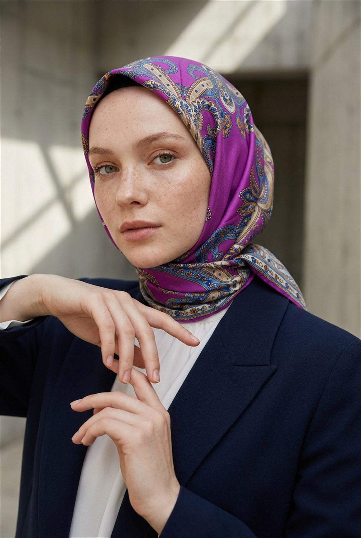 %100 Twill İpek Şal Desenli Fuşya Renkli 90x90 Eşarp Dikim Şekli : El Dikişi