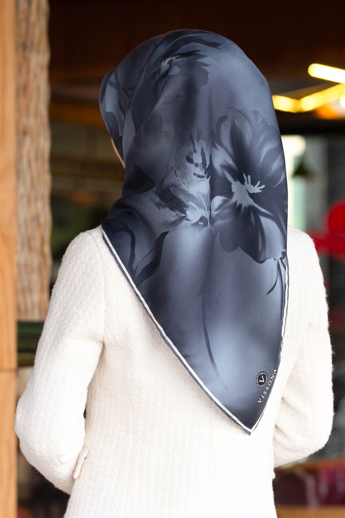 100% Twill İpek Çiçek Desenli Bebe Mavisi Renkli 90x90 Dikim Şekli : El Dikişi Eşarp