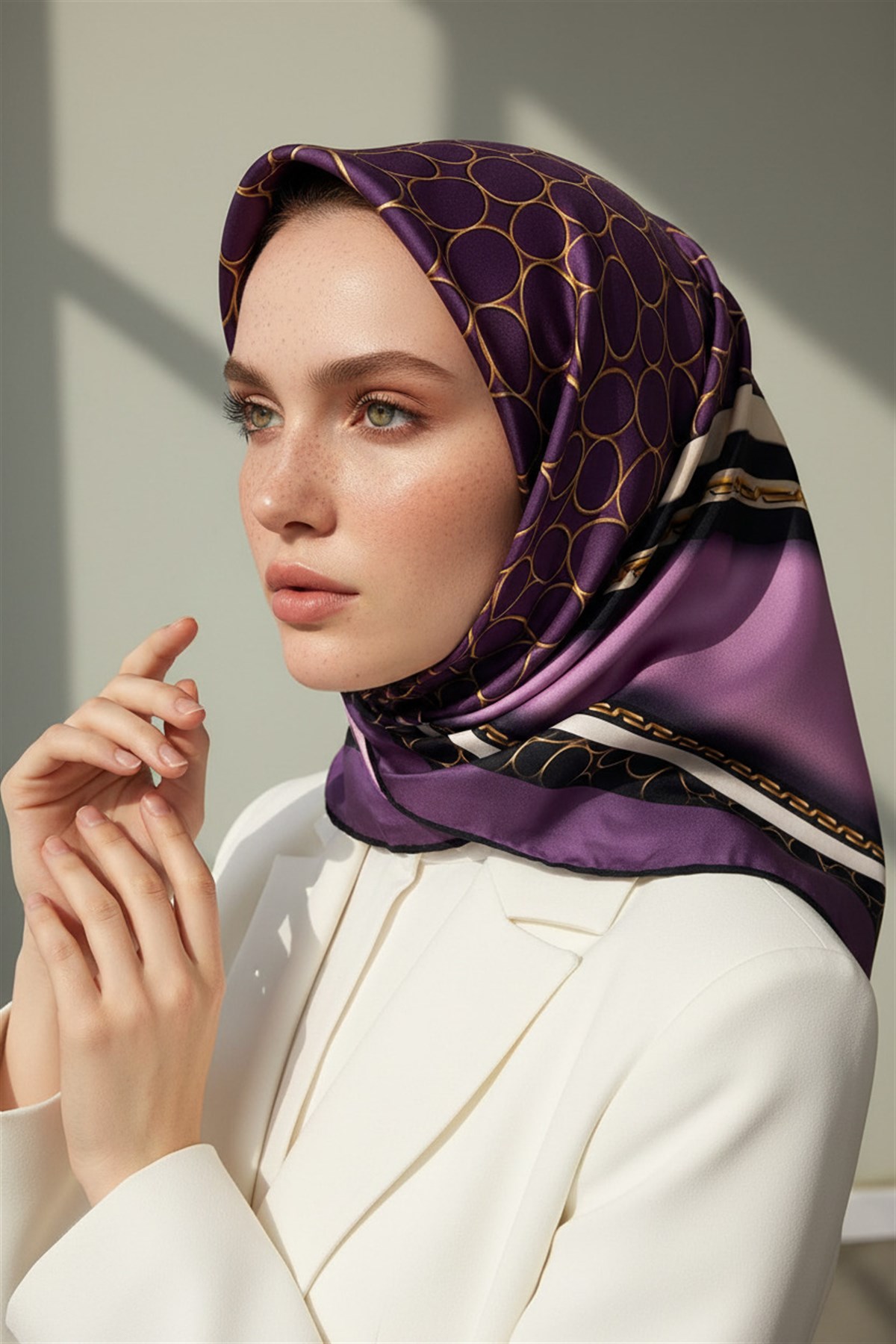%100 Twill İpek Gold Halka Desenli Lila - Siyah Renkli 90x90 Eşarp Dikim Şekli : El Dikişi
