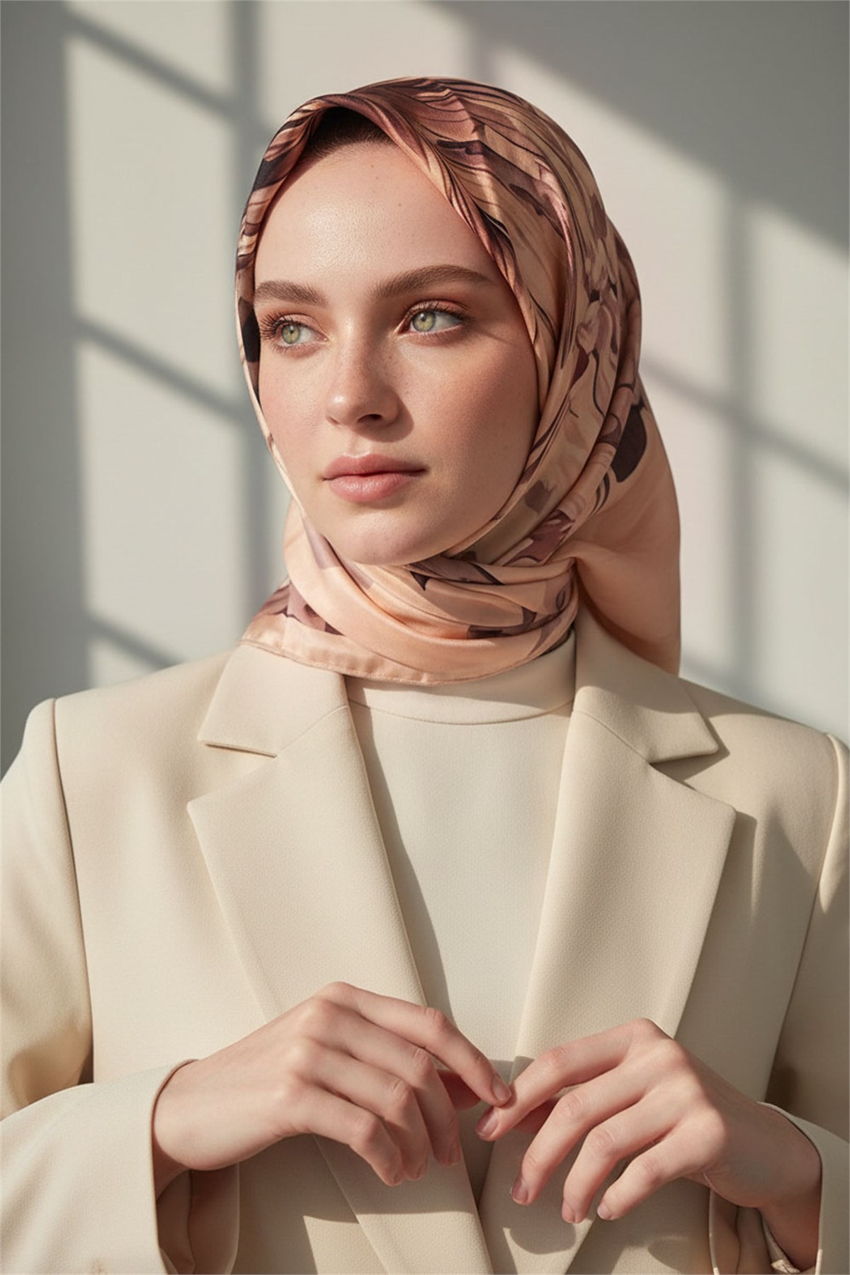 %100 Twill İpek Eşarp 90x90 Çiçekli Sulu Boya Desenli El Dikişli Kadın Eşarp