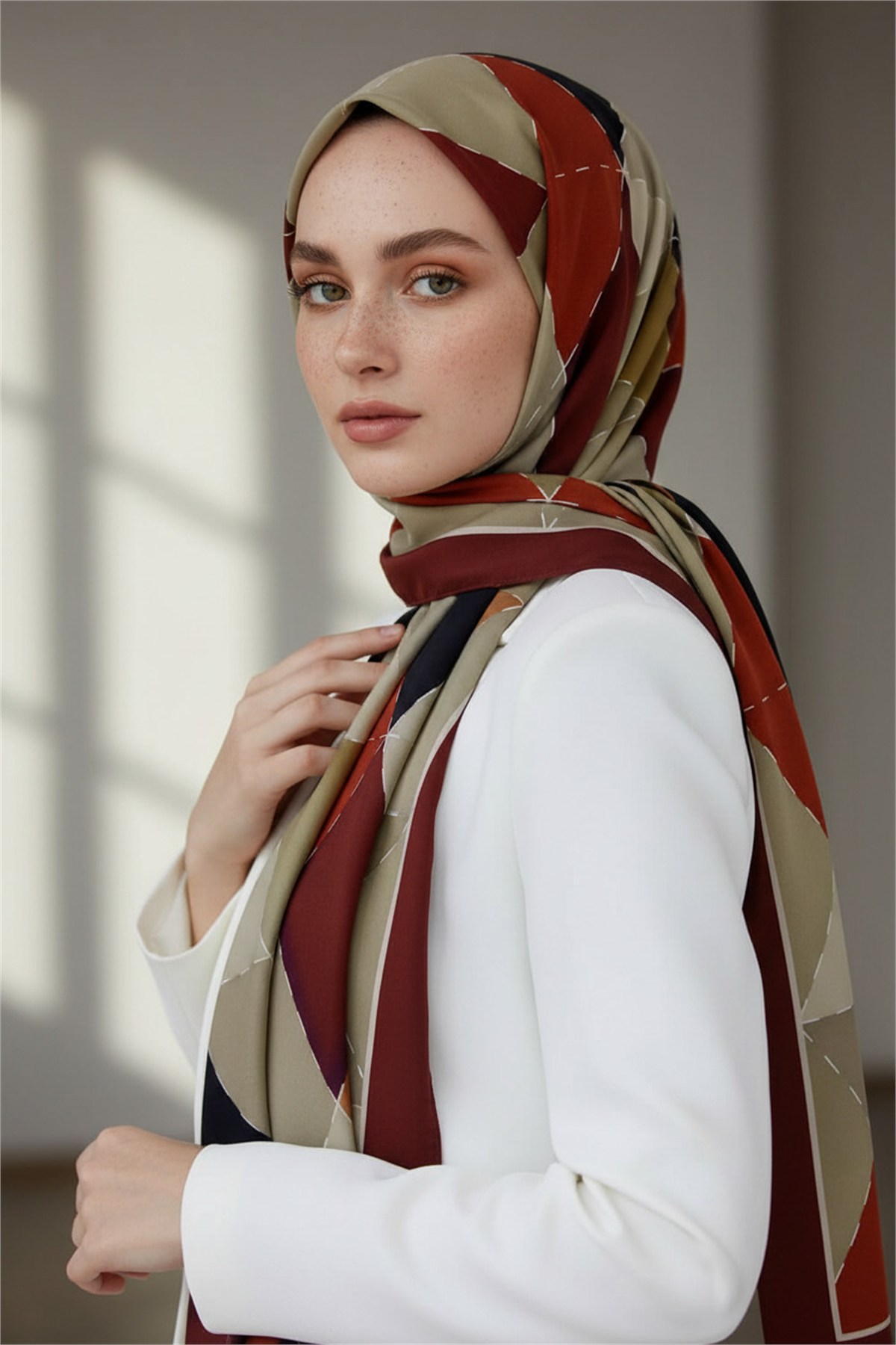 KREP ÜÇGEN YAMA DESENLİ BORDO RENKLİ 75X195 KIRIŞMAZ ŞAL