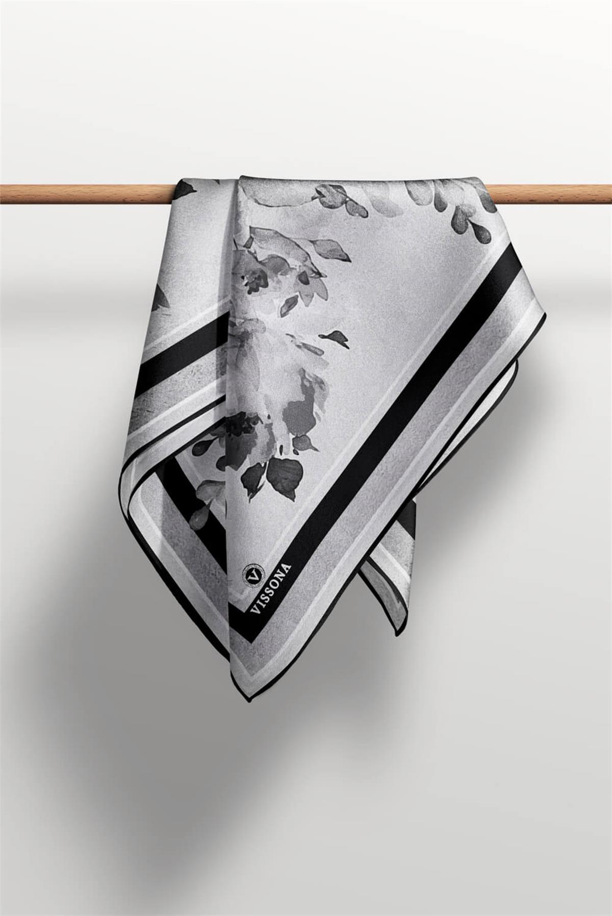 %100 Twill İpek Bahar Çiçekleri Desenli Siyah - Beyaz Renkli 90x90 Eşarp Dikim Şekli : El Dikişi