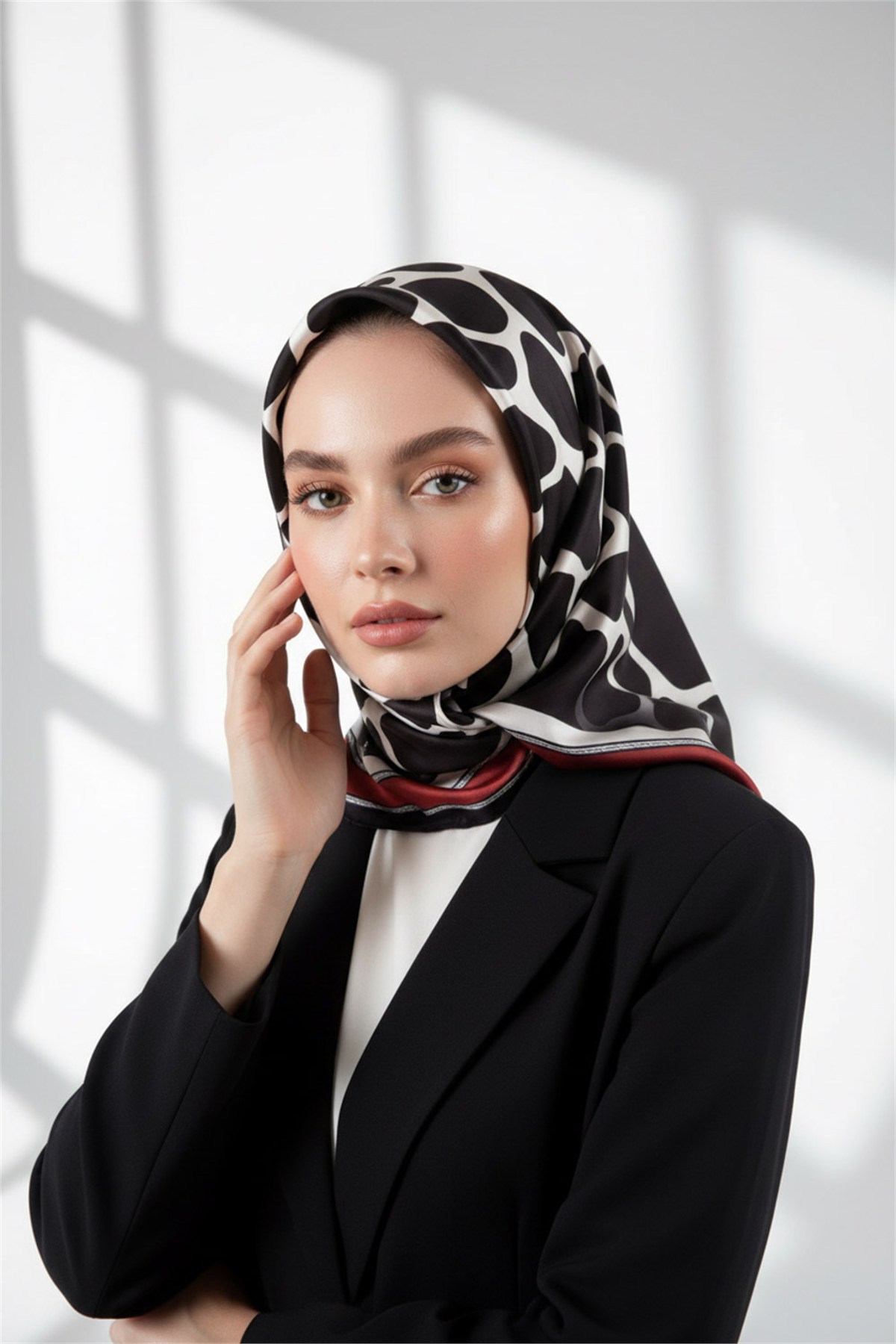 Kristal Taş Desenli Bordo Renkli 90x90 Eşarp (İpek İçermez) Dikim Şekli : El Dikişi