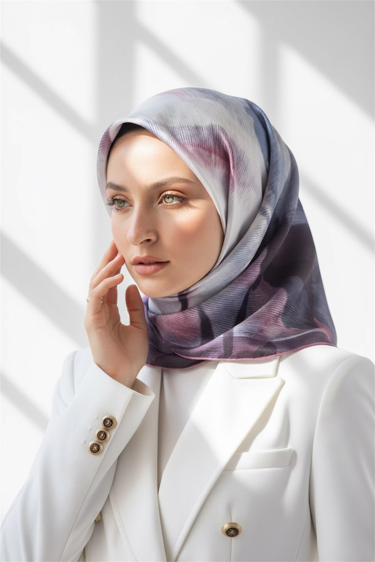 %100 Twill İpek Yaprak Desenli Pudra - Bebe Mavisi Renkli 90x90 Eşarp Dikim Şekli : El Dikişi