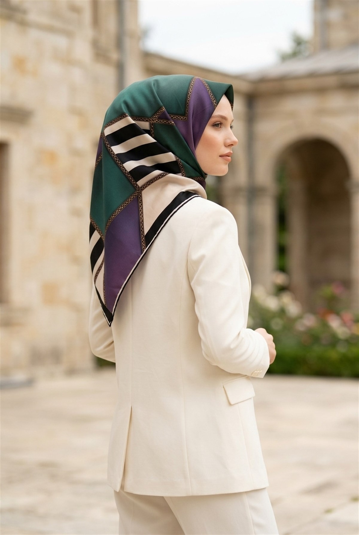 %100 Twill İpek Geometrik Desenli Lila - Petrol Yeşili Renkli 90x90 Eşarp Dikim Şekli : El Dikişi