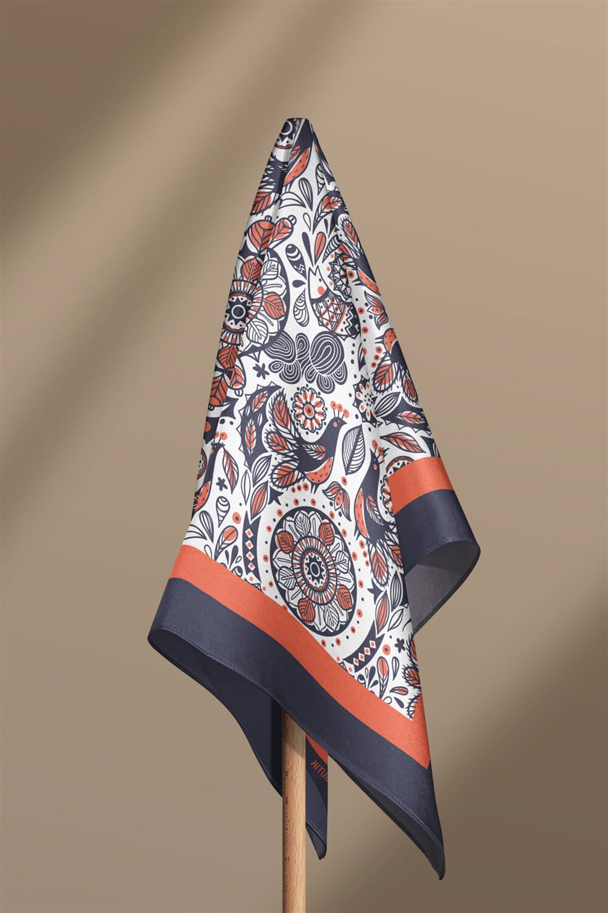 Kadın Turuncu Tavuskuşu  Desenli 50x50 Bandana  DG0633-22