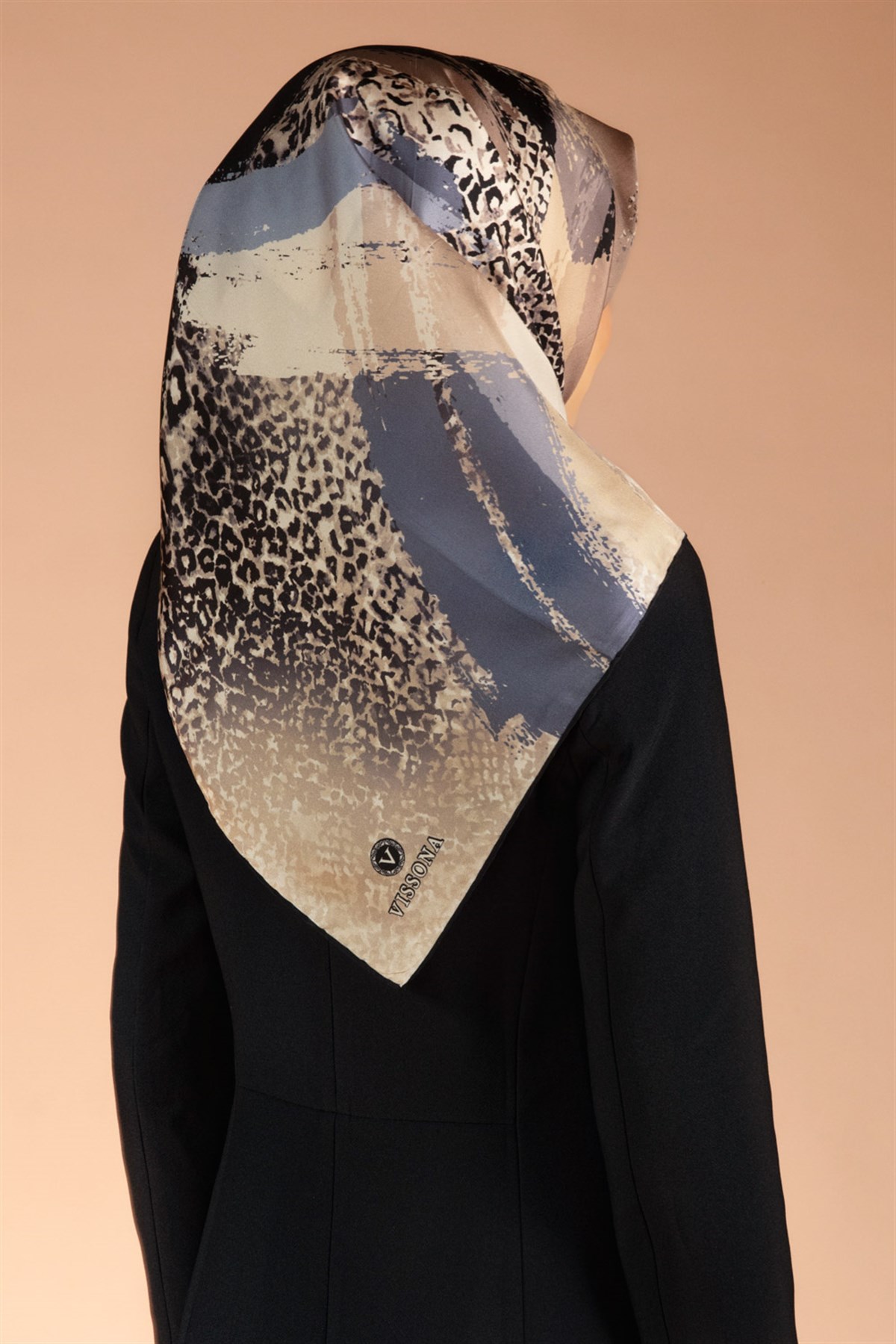 %100 Twill İpek Leopar ve Fırça Desenli Taş Renkli 90x90 Eşarp Dikim Şekli : El Dikişi