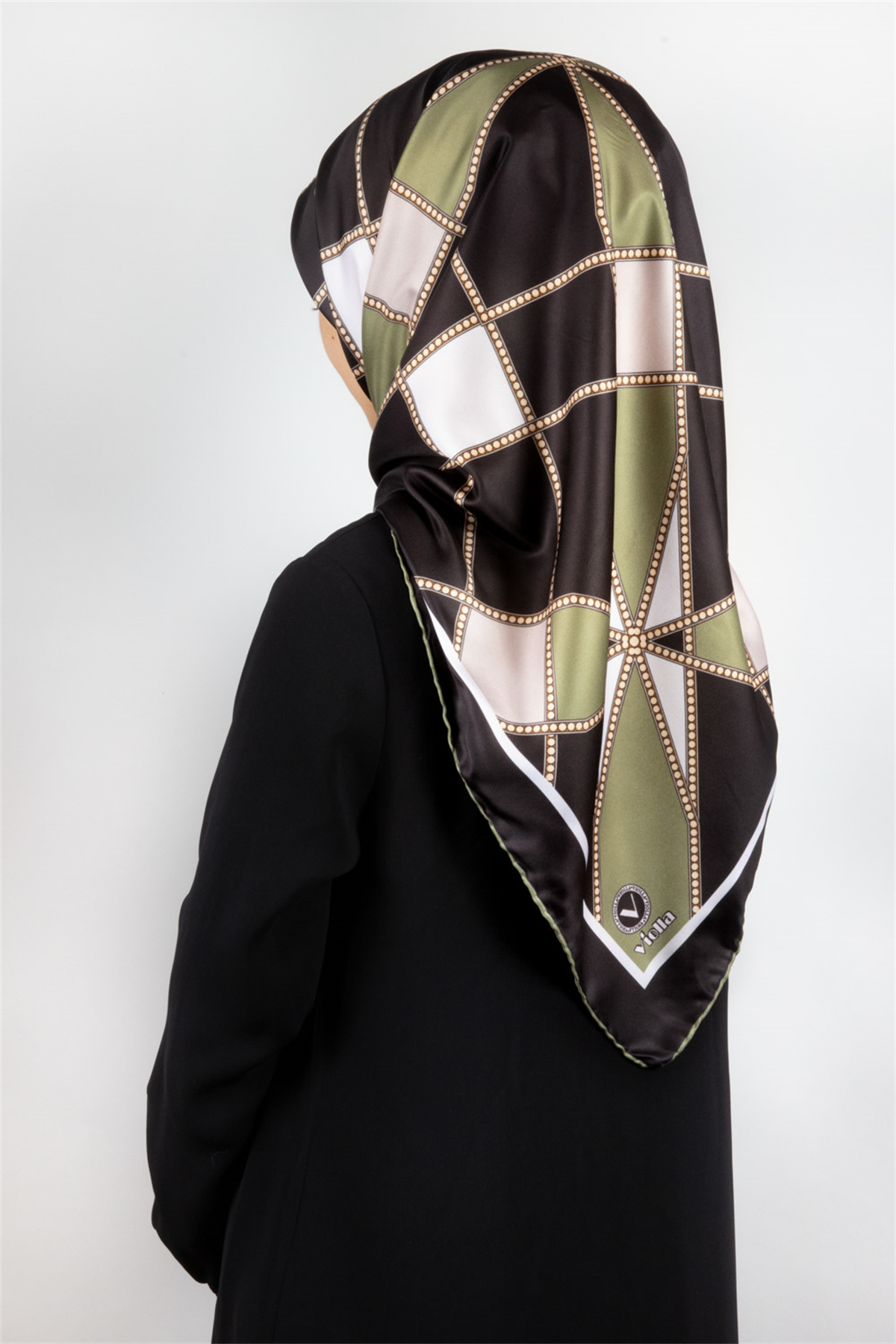 Twill Gold Detaylı Geometrik Çiçekli Desenli Haki Yeşil Renkli 90x90 Eşarp (İpek İçermez) Kenar Dikiş Şekli El Dikişli