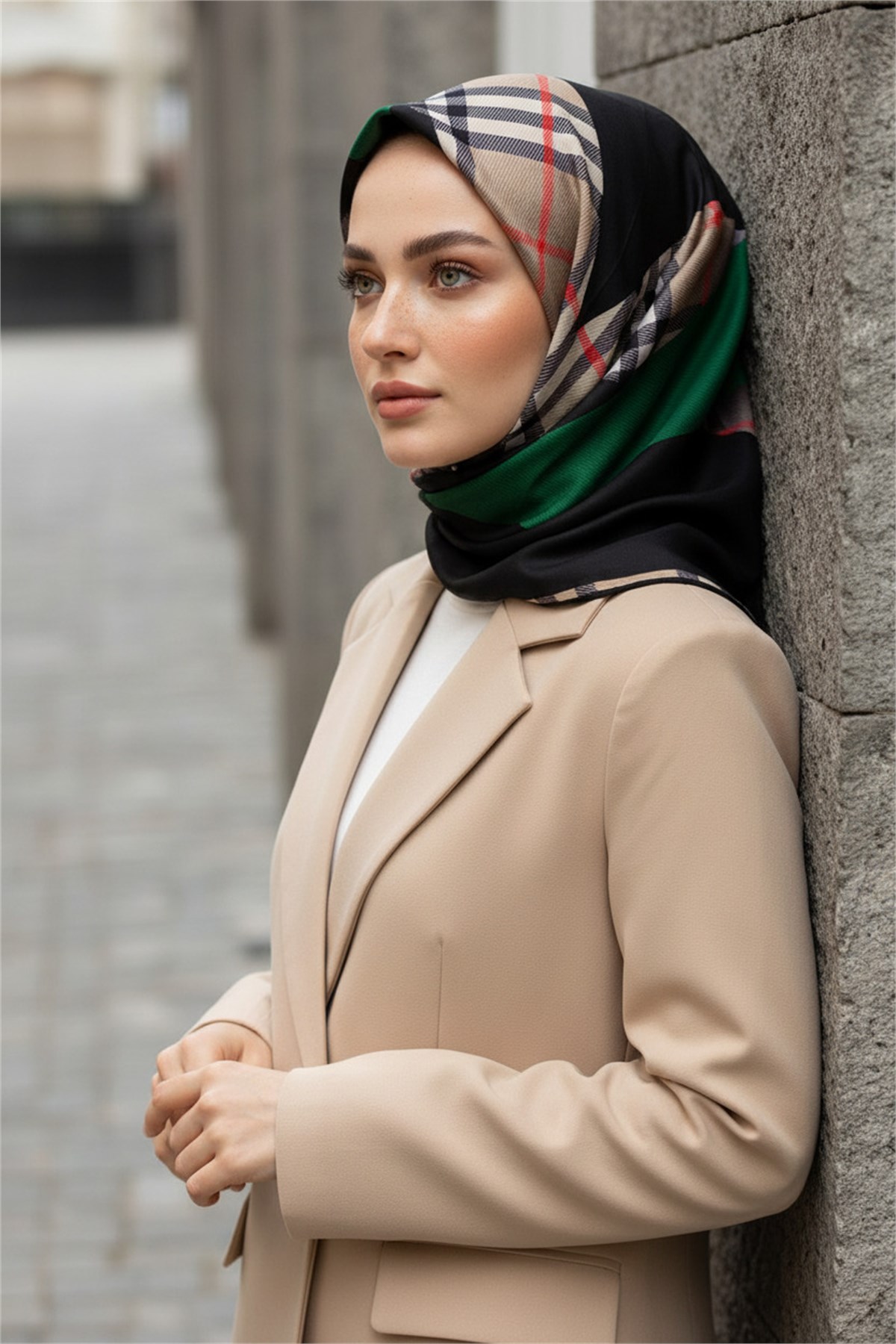 %100 Twill İpek Eşarp 90x90 Zümrüt Yeşili Siyah Ekose Desenli El Dikişli Kadın Eşarp