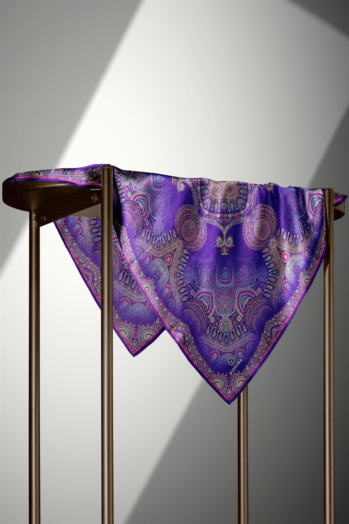 %100 Twill İpek Şal Desenli Mor Renkli 90x90 Eşarp Dikim Şekli : El Dikişi