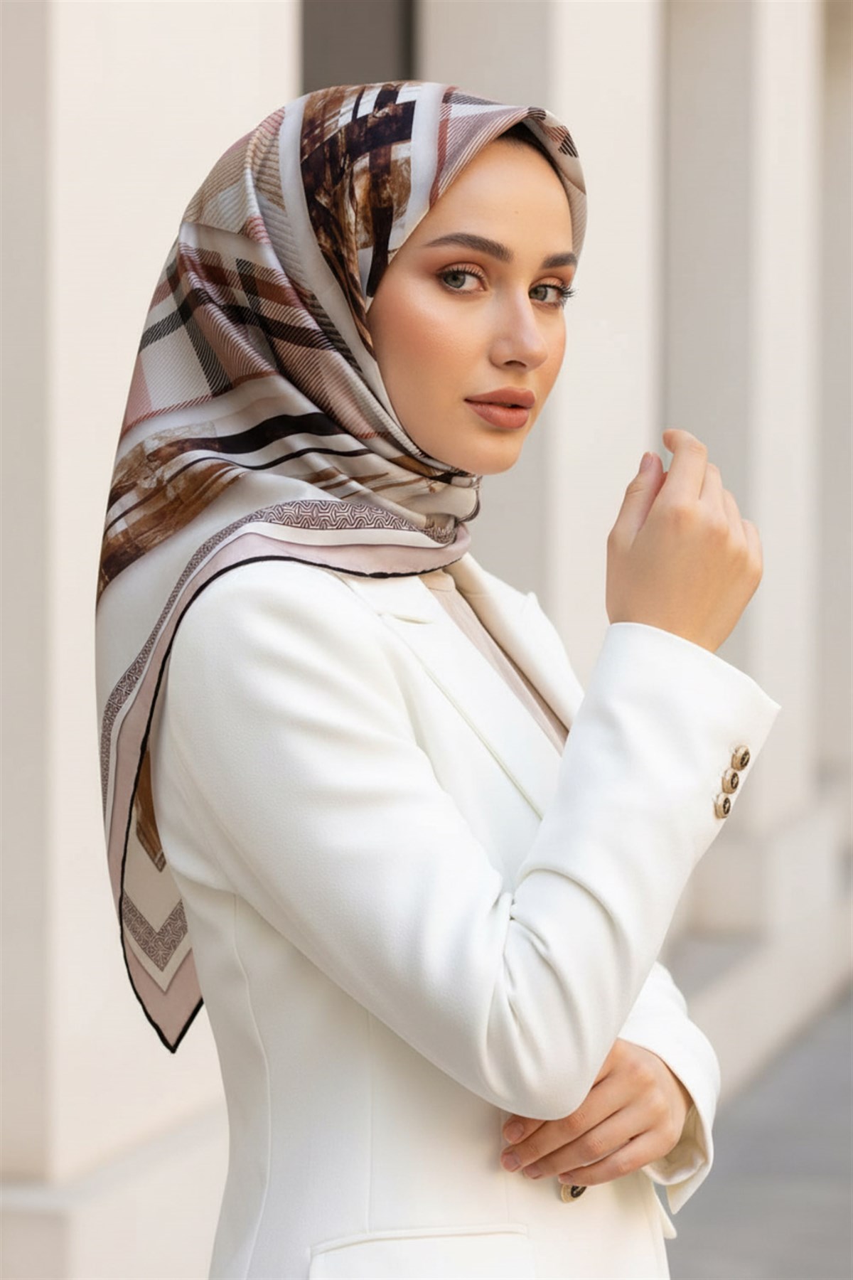 %100 Twill İpek Ekose Desenli Pudra - Gri Renkli 90x90 Eşarp Dikim Şekli : El Dikişi