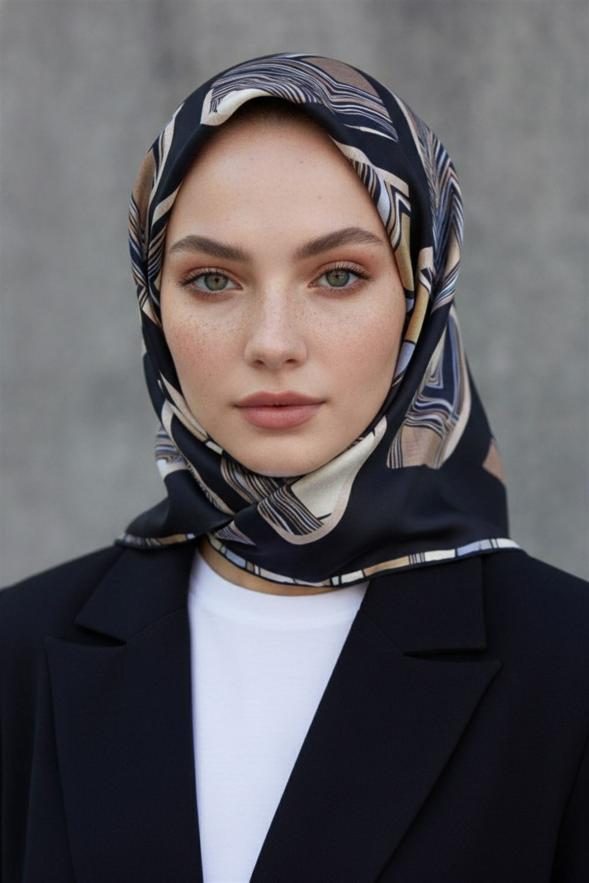 %100 Twill İpek Geometrik Kare Desenli Siyah - Gri Renkli 90x90 Eşarp Dikim Şekli : El Dikişi