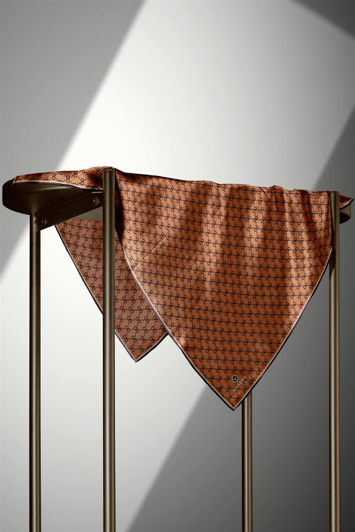 %100 Twill İpek Geometrik Desenli Kahverengi - Taba Renkli 90x90 Eşarp Dikim Şekli : El Dikişi