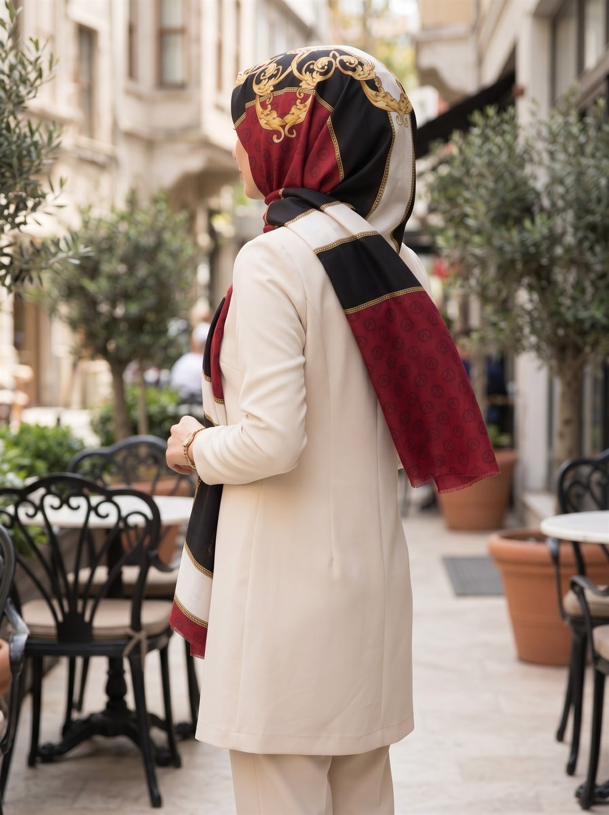 %100 Saf İpek Şal İnce Saten Vual Dokuma Monogram Ve Varak Desenli Bordo - Gold Renkli 90x210 Şal