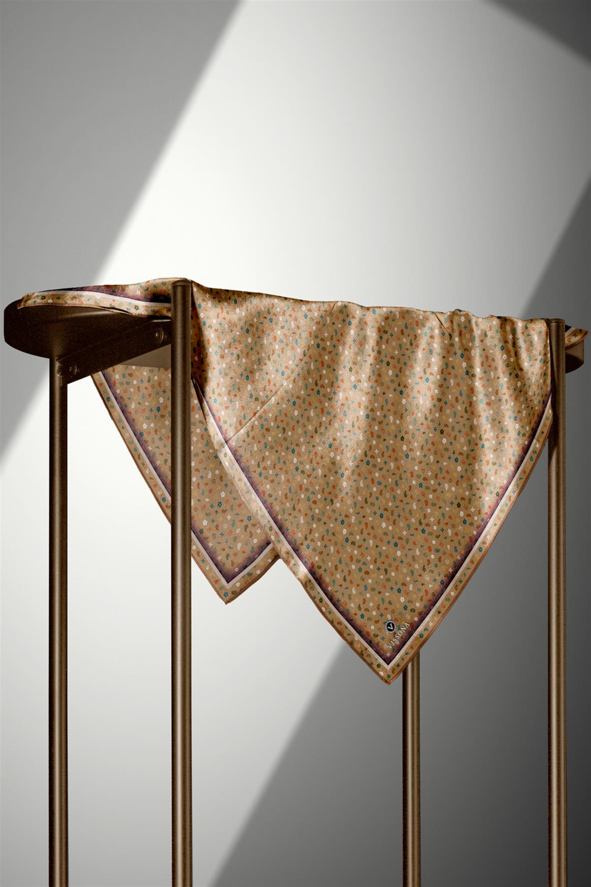 %100 Twill İpek Çıtır Desenli Bej Renkli 90x90 Eşarp Dikim Şekli : El Dikişi