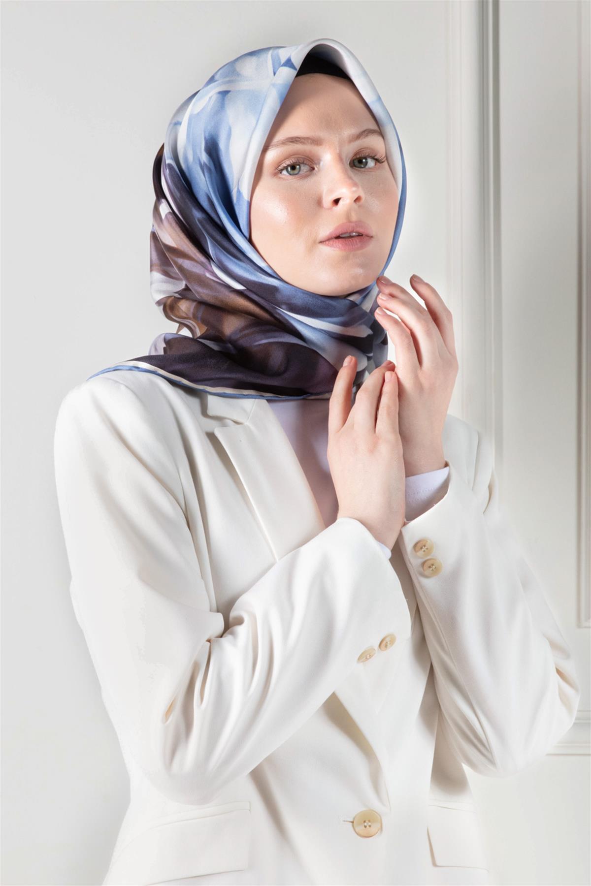 %100 Twill İpek Yaprak Desenli İndigo - Hardal Renkli 90x90 Eşarp Dikim Şekli : El Dikişi