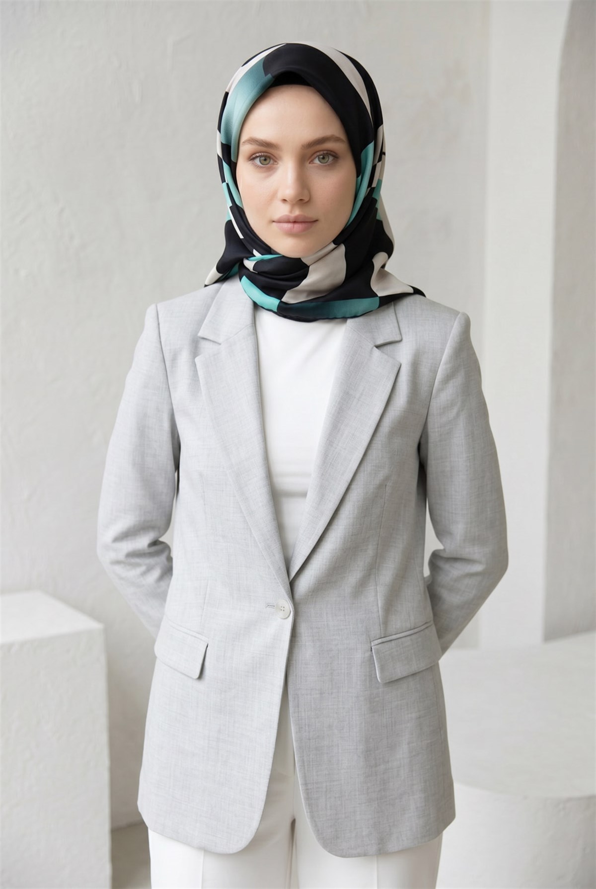 %100 Twill İpek Geometrik Desenli Mint Yeşili Renkli 90x90 Eşarp Dikim Şekli : El Dikişi