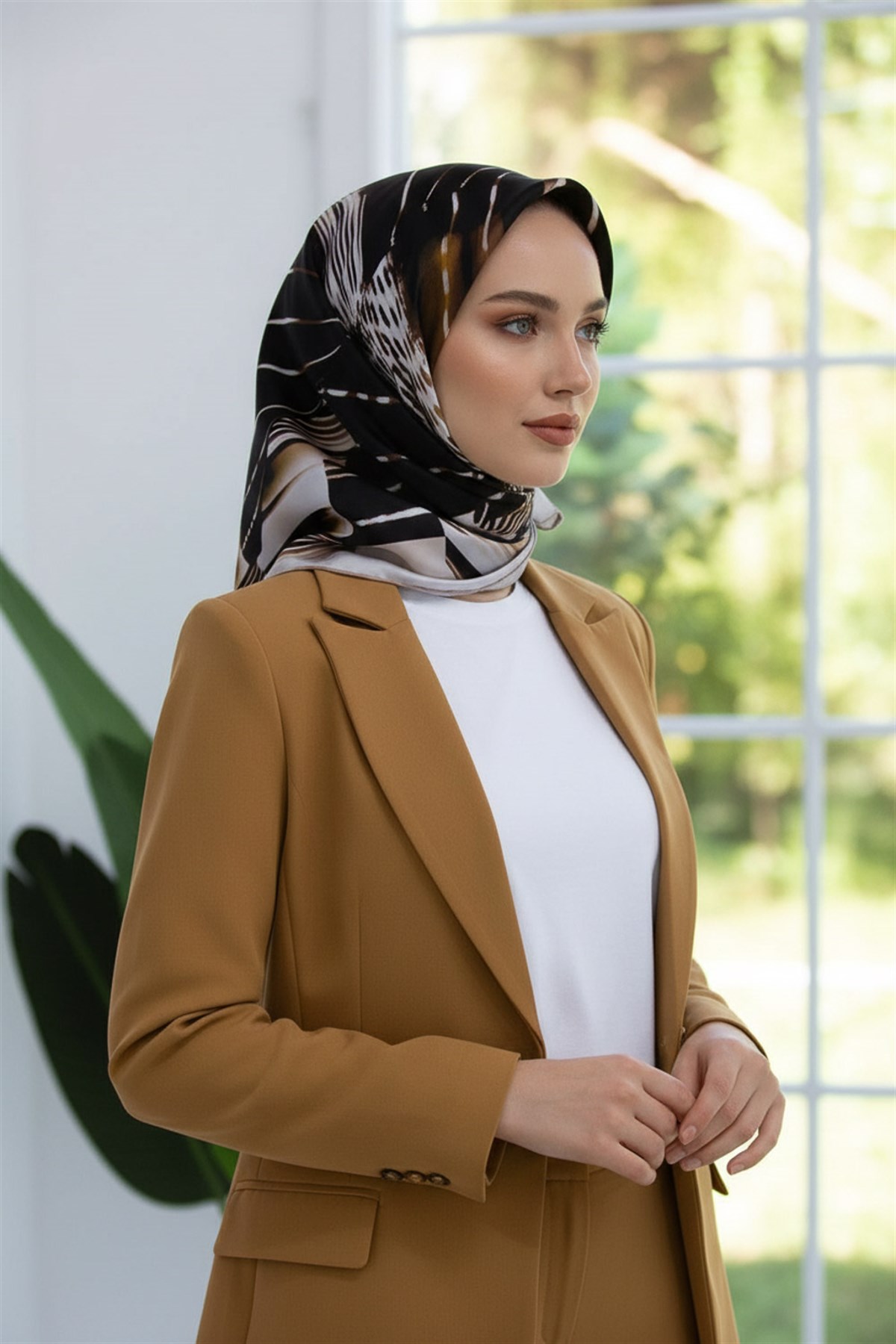 %100 Twill İpek Geometrik Desenli Bej - Bakır Renkli 90x90 Eşarp Dikim Şekli : El Dikişi