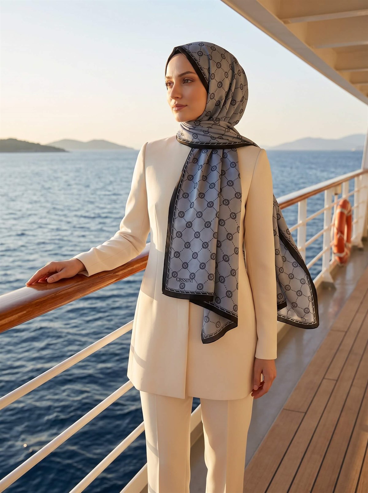 %100 Saf İpek Şal İnce Saten Vual Dokuma V Logo Desenli Gri - Siyah Renkli 90x210 Şal
