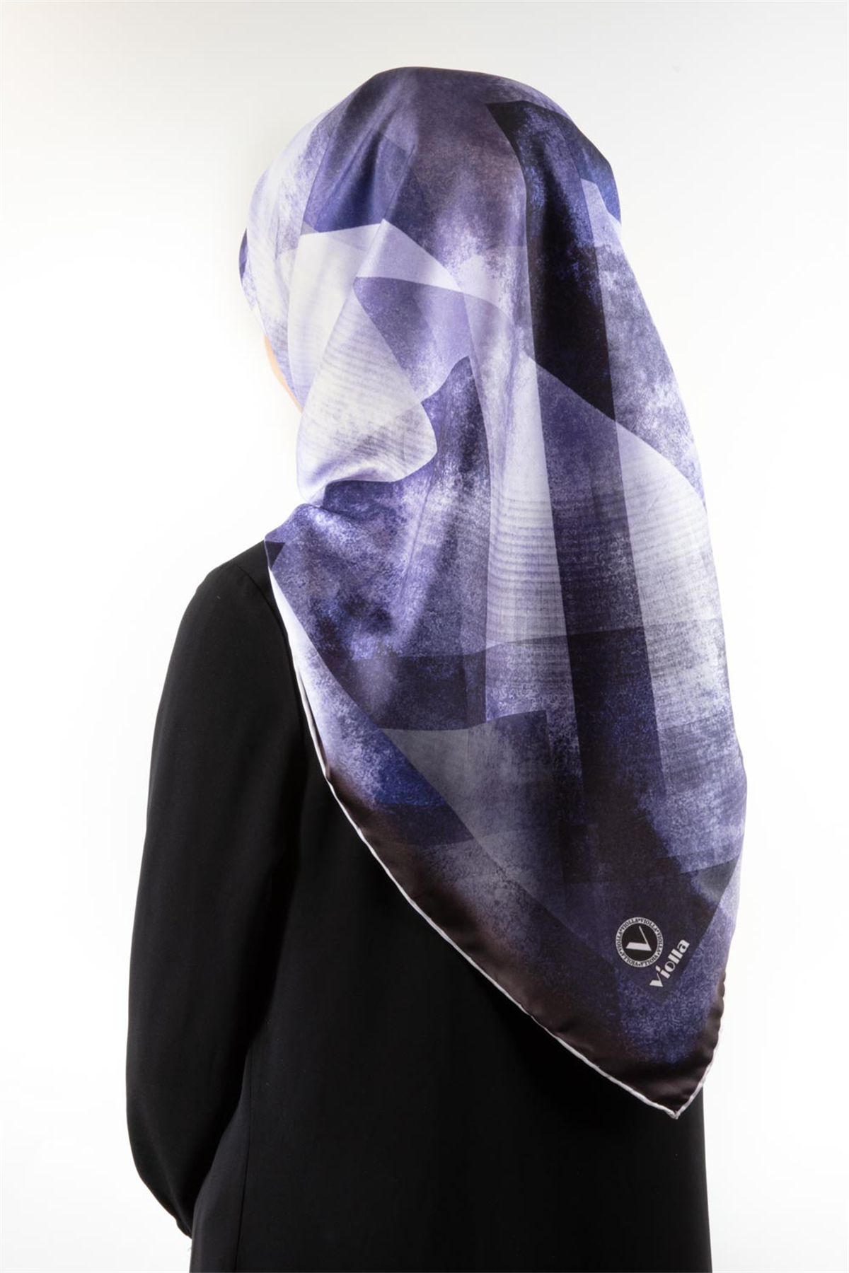 Twill Batik Desenli Mor Renkli 90x90 Eşarp (İpek İçermez) Dikim Şekli : El Dikişi