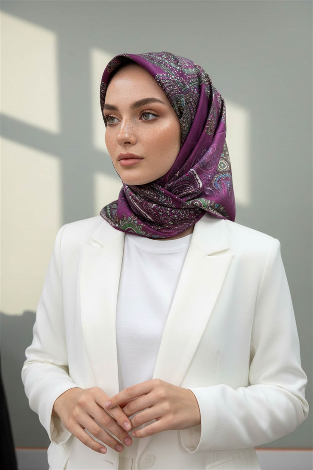 %100 Twill İpek Şal Desenli Mürdüm Renkli 90x90 Eşarp Dikim Şekli : El Dikişi