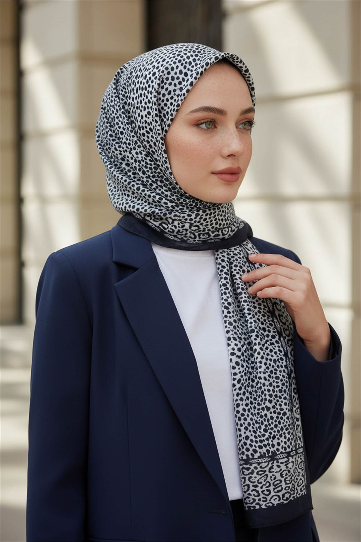 KREP LEOPAR DESENLİ GRİ RENKLİ 75X195 KIRIŞMAZ ŞAL
