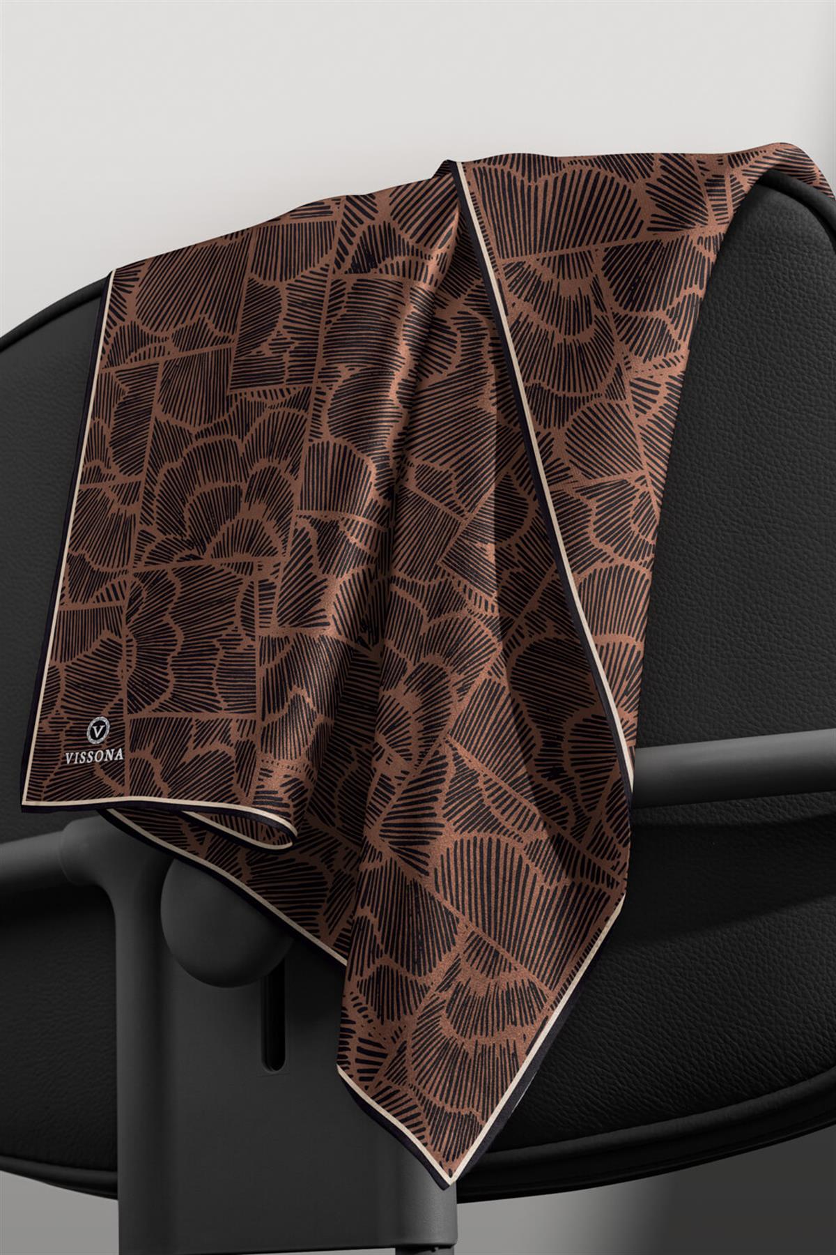 %100 Twill İpek Geometrik Desenli Bakır - Siyah Renkli 90x90 Eşarp Dikim Şekli : El Dikişi