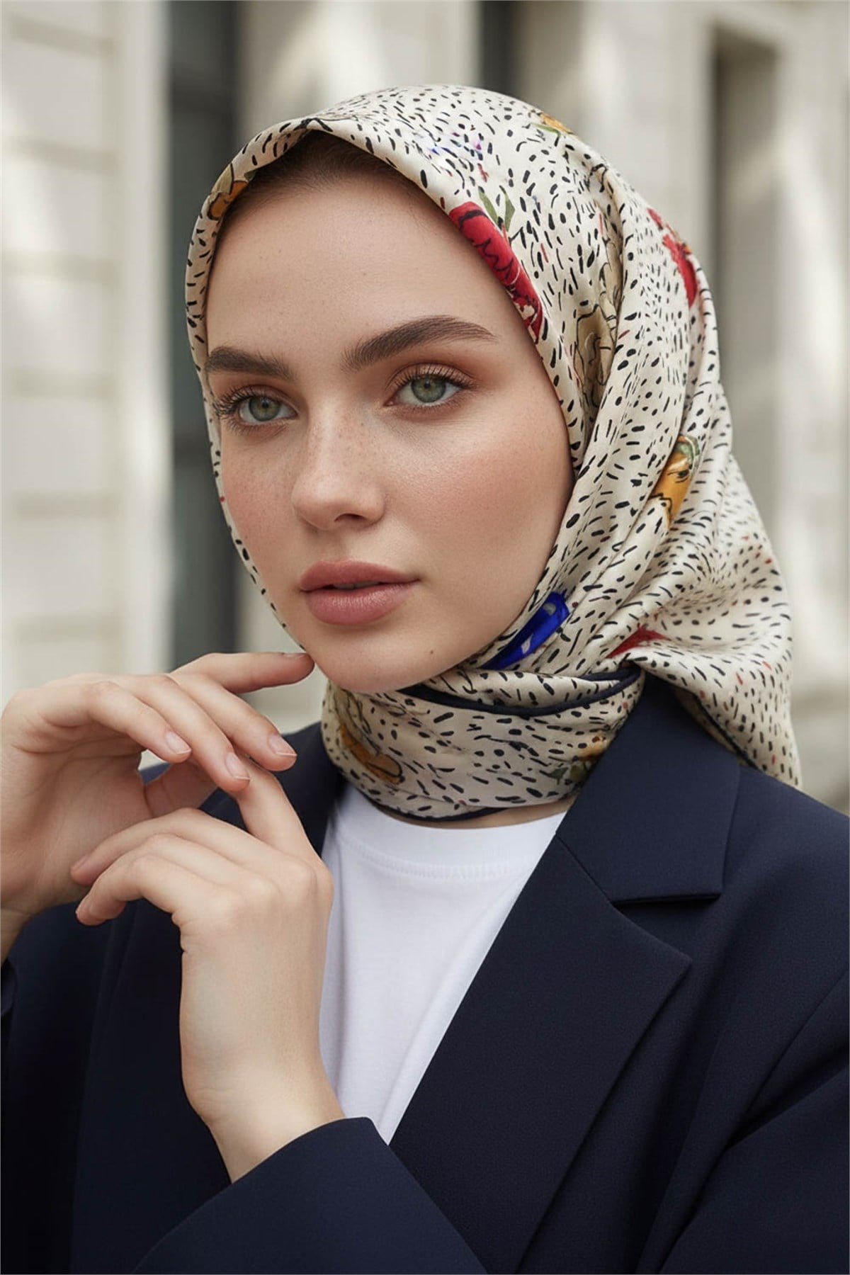 %100 Twill İpek Çıtır Çiçek Desenli Gold - Krem Renkli 90x90 Eşarp Dikim Şekli : El Dikişi