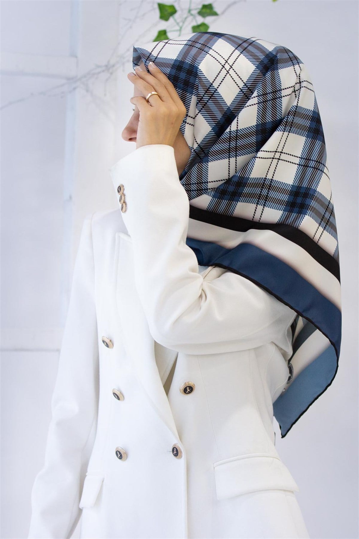 Twill Ekose Desenli İndigo Renkli 90x90 Eşarp (İpek İçermez) Kenar Dikiş Şekli El Dikişli