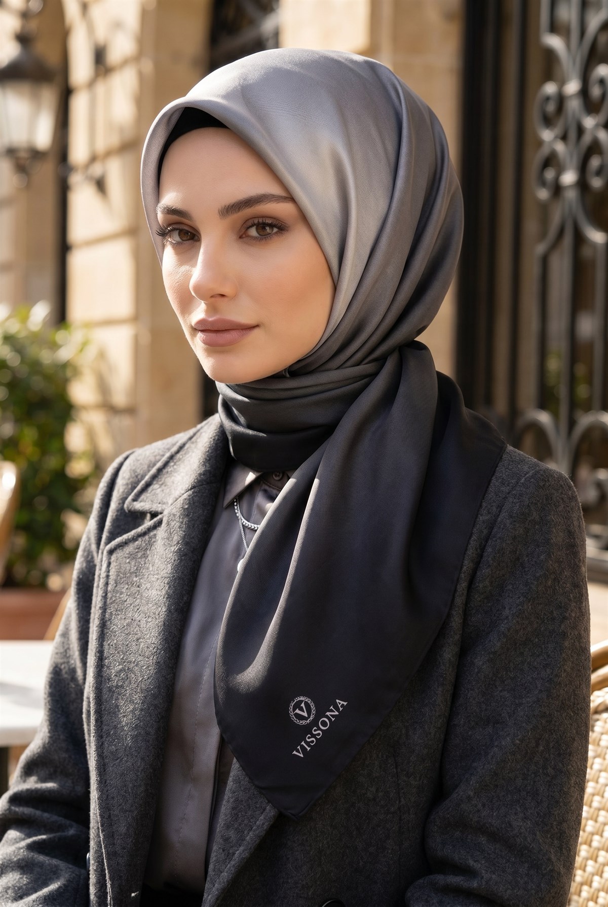 %100 Twill İpek Degrade Desenli Siyah - Gri Renkli 90x90 Eşarp Dikim Şekli : El Dikişi