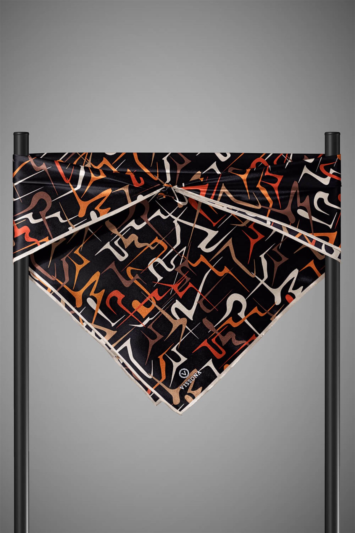 %100 Twill İpek Soyut Geometrik Desenli Taba - Sütlü Kahve Renkli 90x90 Eşarp Dikim Şekli : El Dikişi
