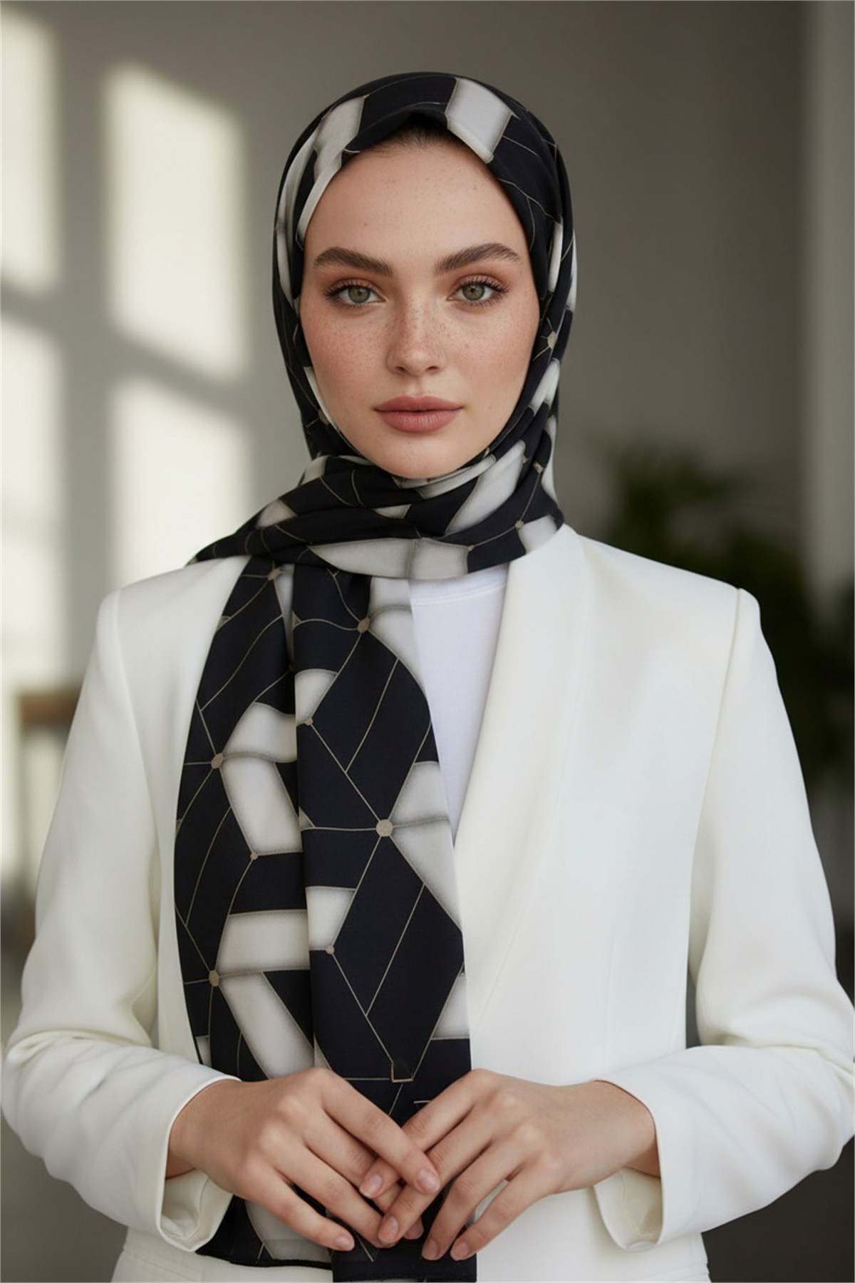 KREP GEOMETRİK DESENLİ KREM RENKLİ 75X195 KIRIŞMAZ ŞAL