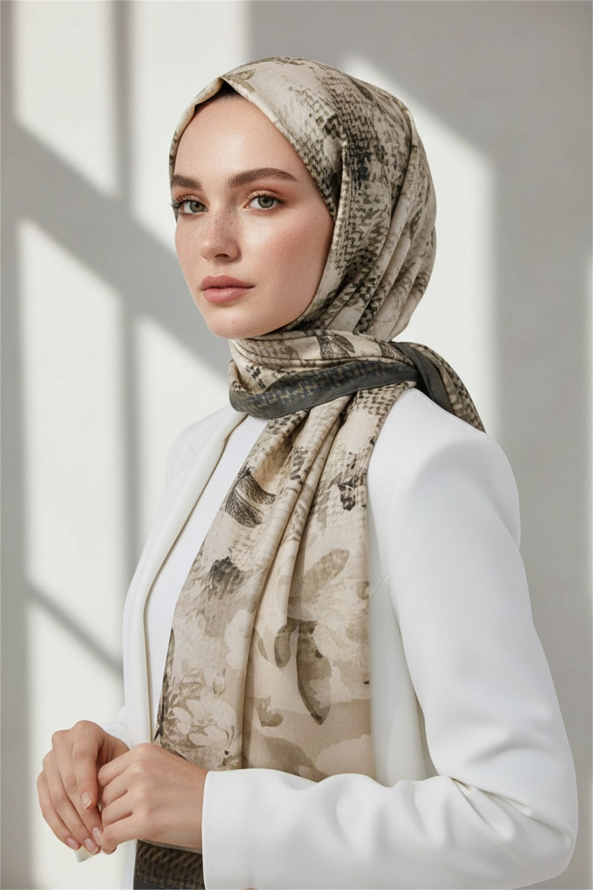 KREP EKOSELİ SONBAHAR DESENLİ FÜME RENKLİ 75X195 KIRIŞMAZ ŞAL