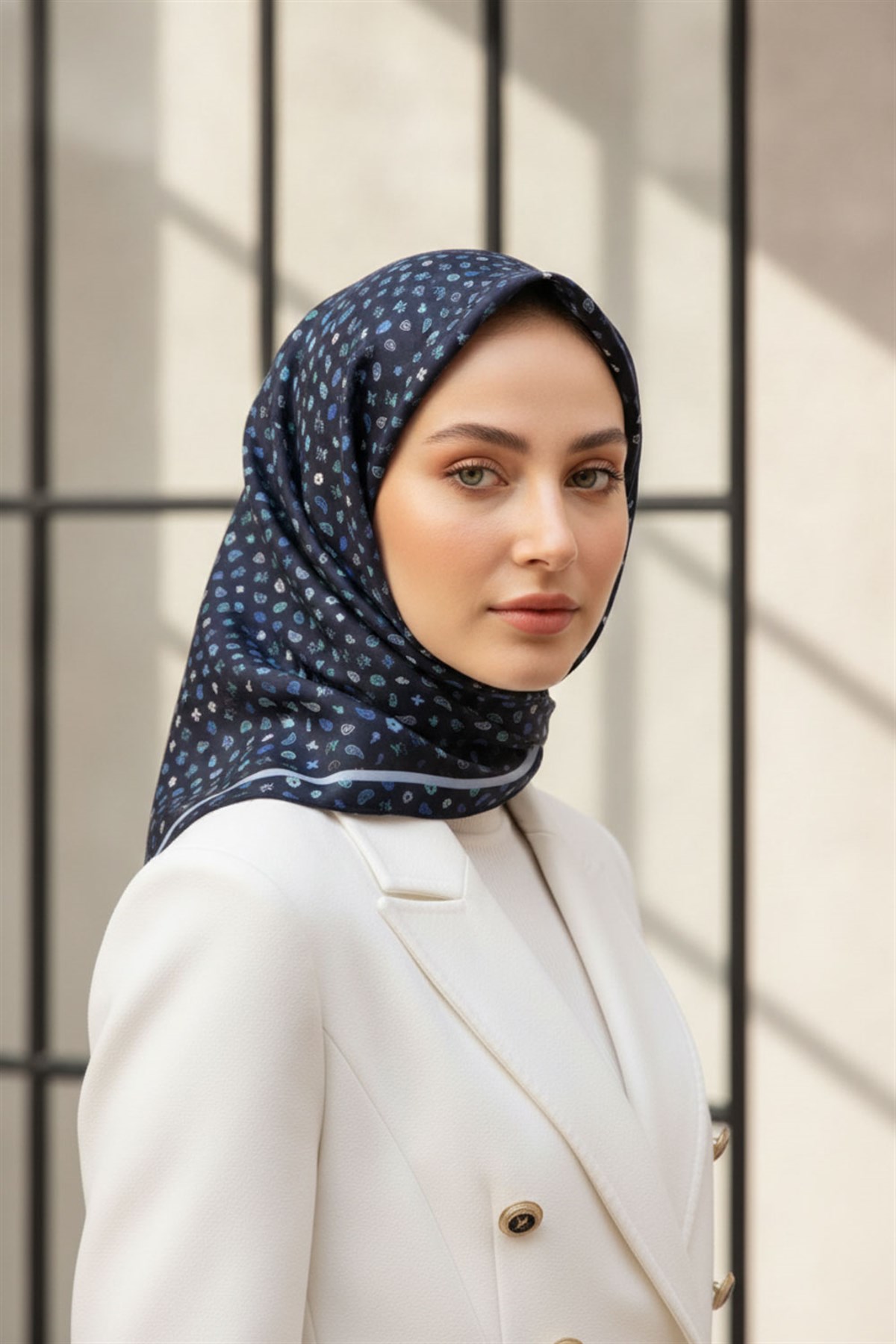 %100 Twill İpek Çıtır Desenli Lacivert Renkli 90x90 Eşarp Dikim Şekli : El Dikişi