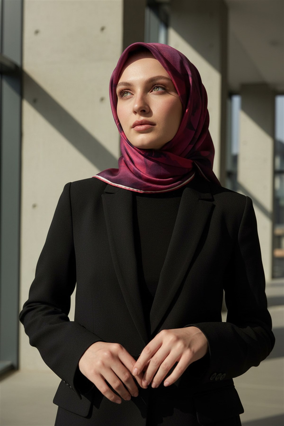 100% Twill İpek Çiçek Desenli Bordo Renkli 90x90 Dikim Şekli : El Dikişi Eşarp