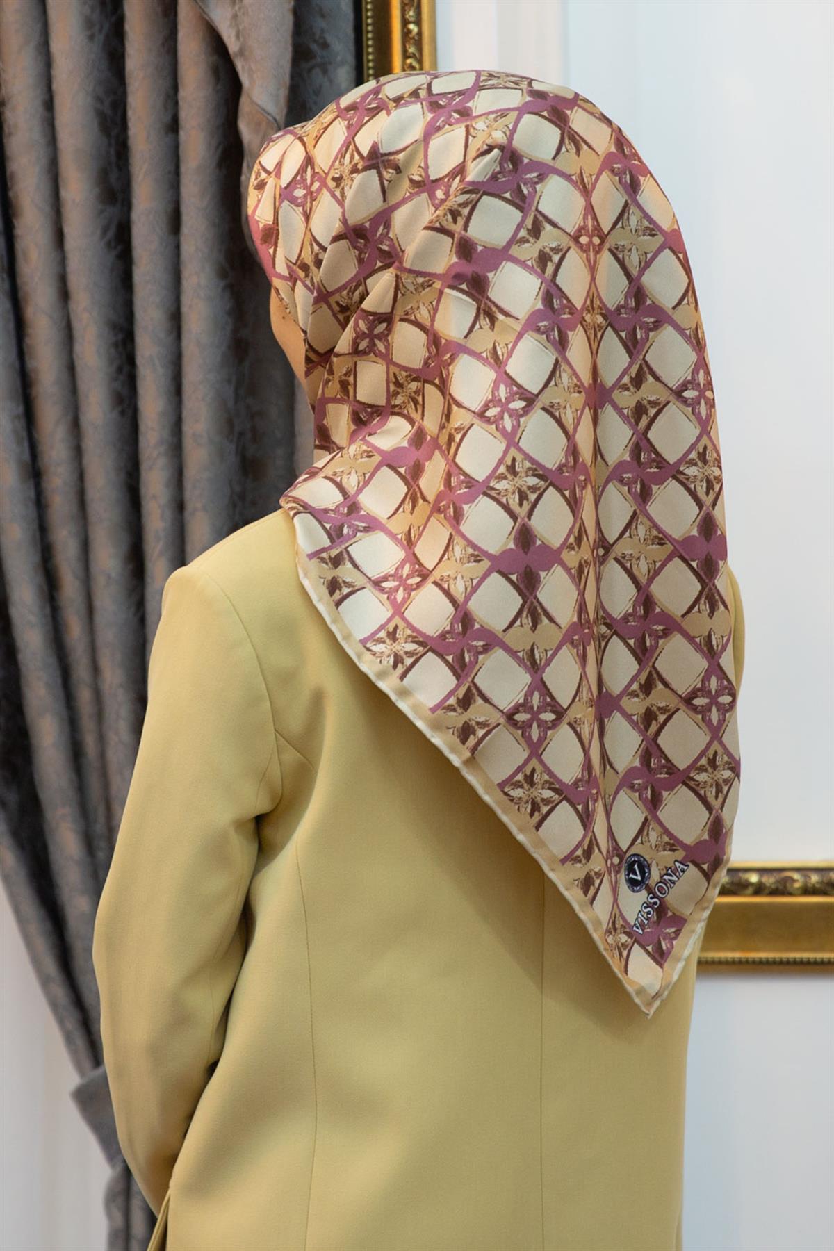 %100 Twill İpek Geometrik Desenli Bej - Gül Kurusu Renkli 90x90 Eşarp Dikim Şekli : El Dikişi