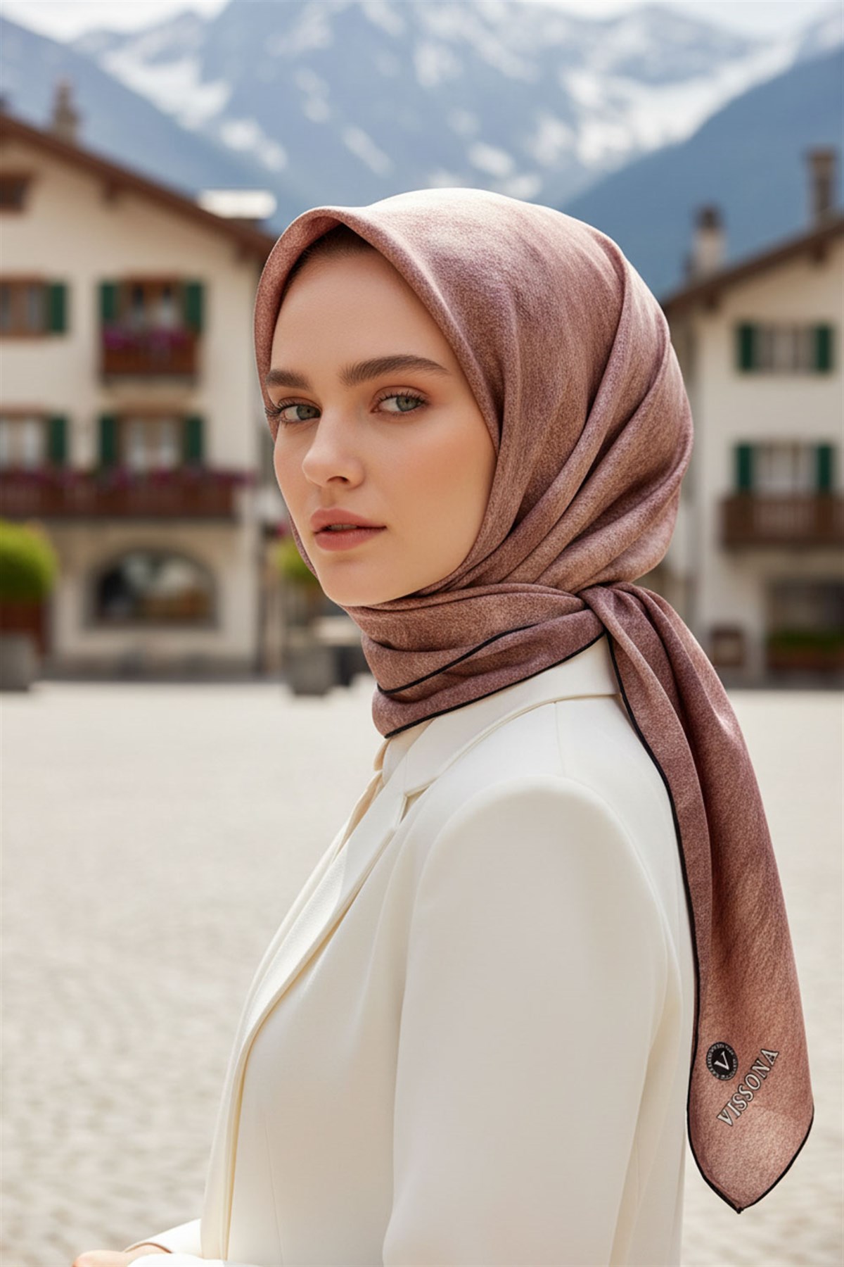 % 57 İPEK % 43 VİSKON Twill İpek Doku Desenli Pudra Renkli 90x90 Eşarp Dikim Şekli : El Dikişi