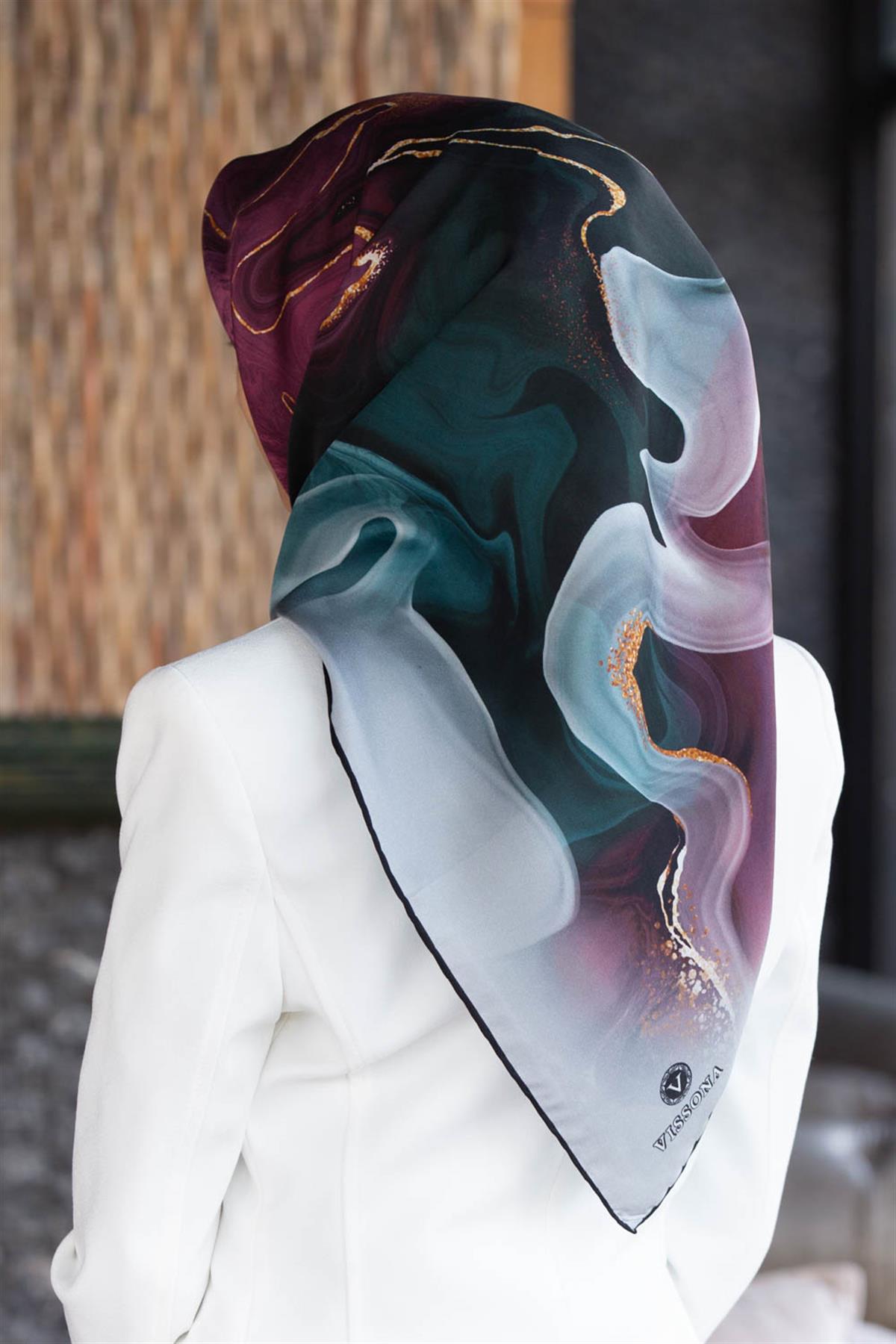 %100 Twill İpek Batik Desenli Petrol Yeşili - Mürdüm Renkli 90x90 Eşarp Dikim Şekli : El Dikişi