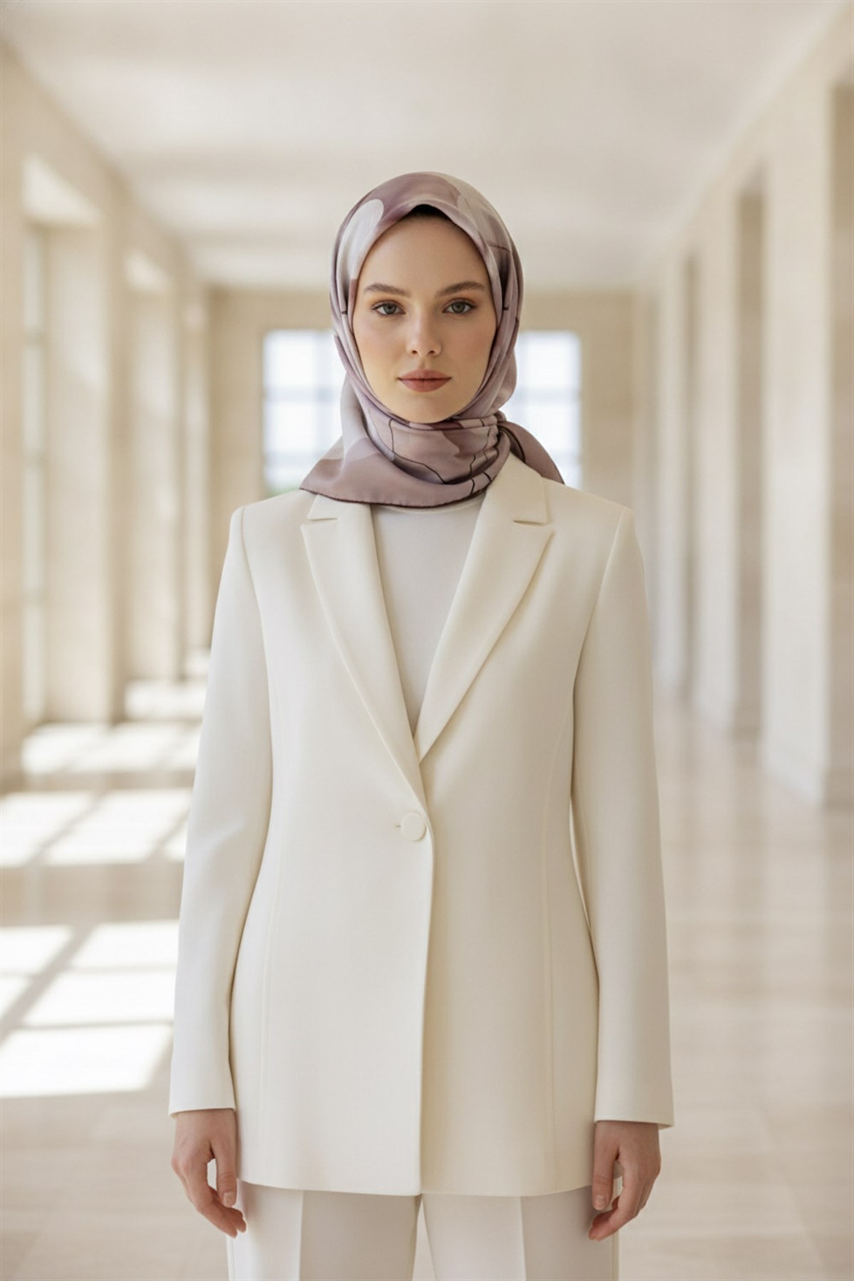 %100 Twill İpek Büyük Çiçek Desenli Pudra - Gül Kurusu Renkli 90x90 Eşarp Dikim Şekli : El Dikişi