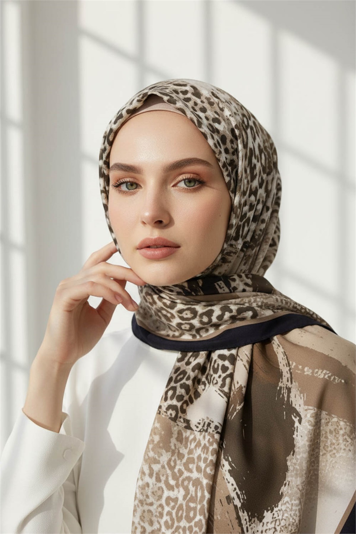 KREP LEOPAR DESENLİ BEJ - SİYAH RENKLİ 75X195 KIRIŞMAZ ŞAL
