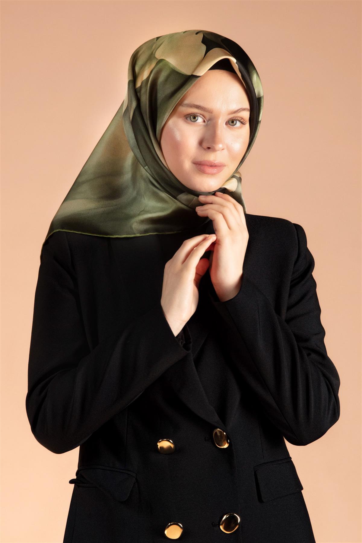 %100 Twill İpek Yaprak Desenli Haki Yeşili Renkli 90x90 Eşarp Dikim Şekli : El Dikişi