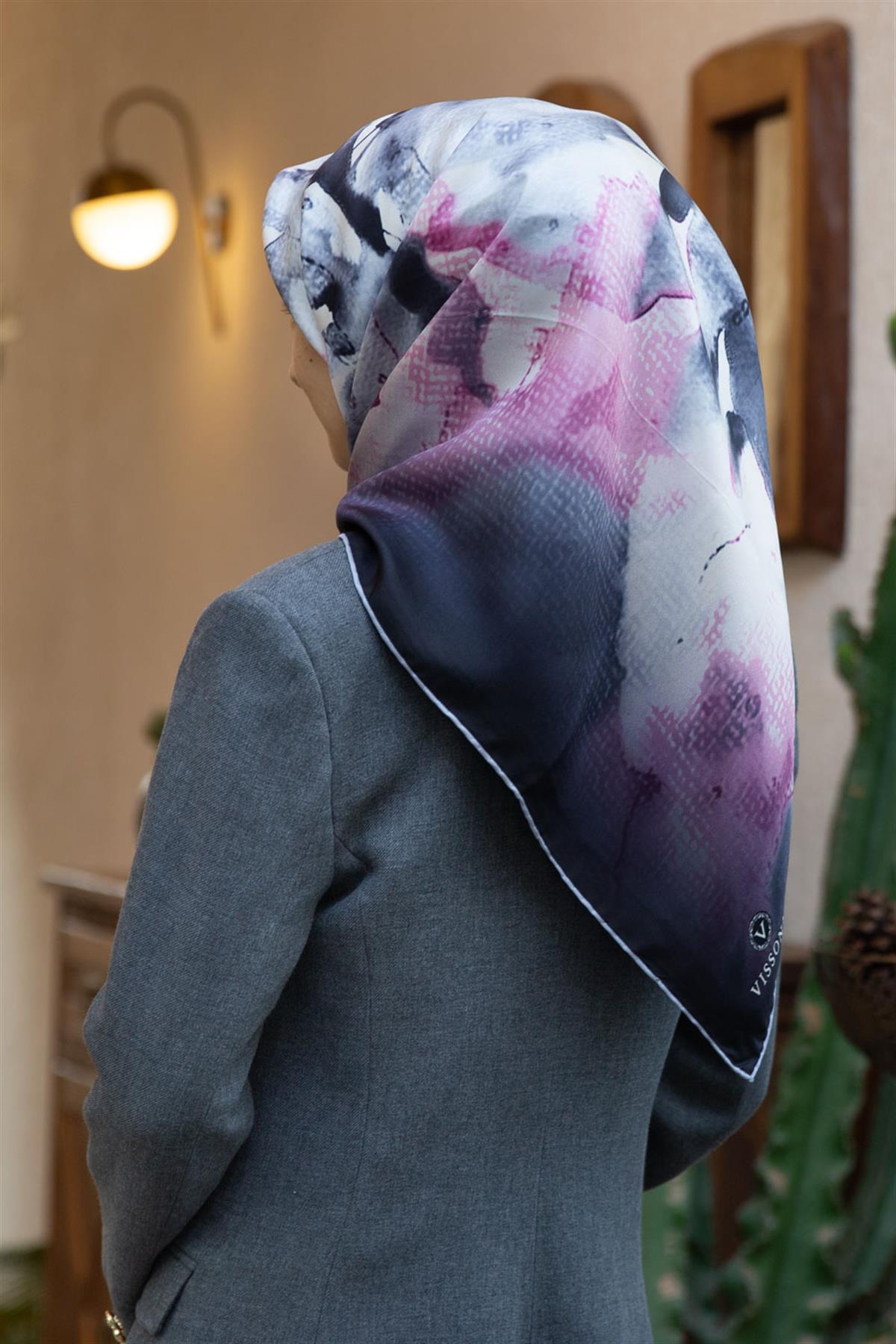 %100 Twill İpek Suluboya Çiçek Desenli Gri - Pembe Renkli 90x90 Eşarp Dikim Şekli : El Dikişi