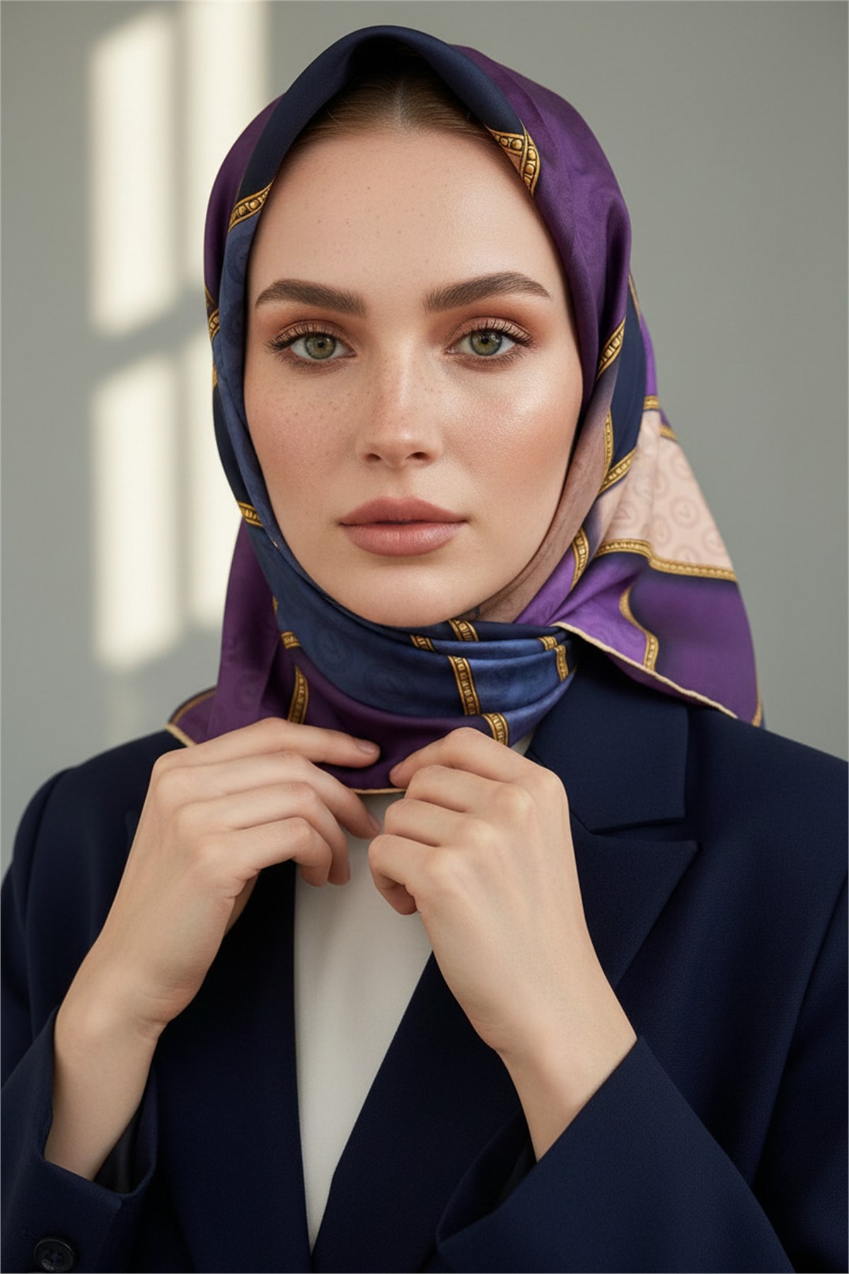%100 Twill İpek Geometrik Desenli Lacivert - Mor Renkli 90x90 Eşarp Dikim Şekli : El Dikişi
